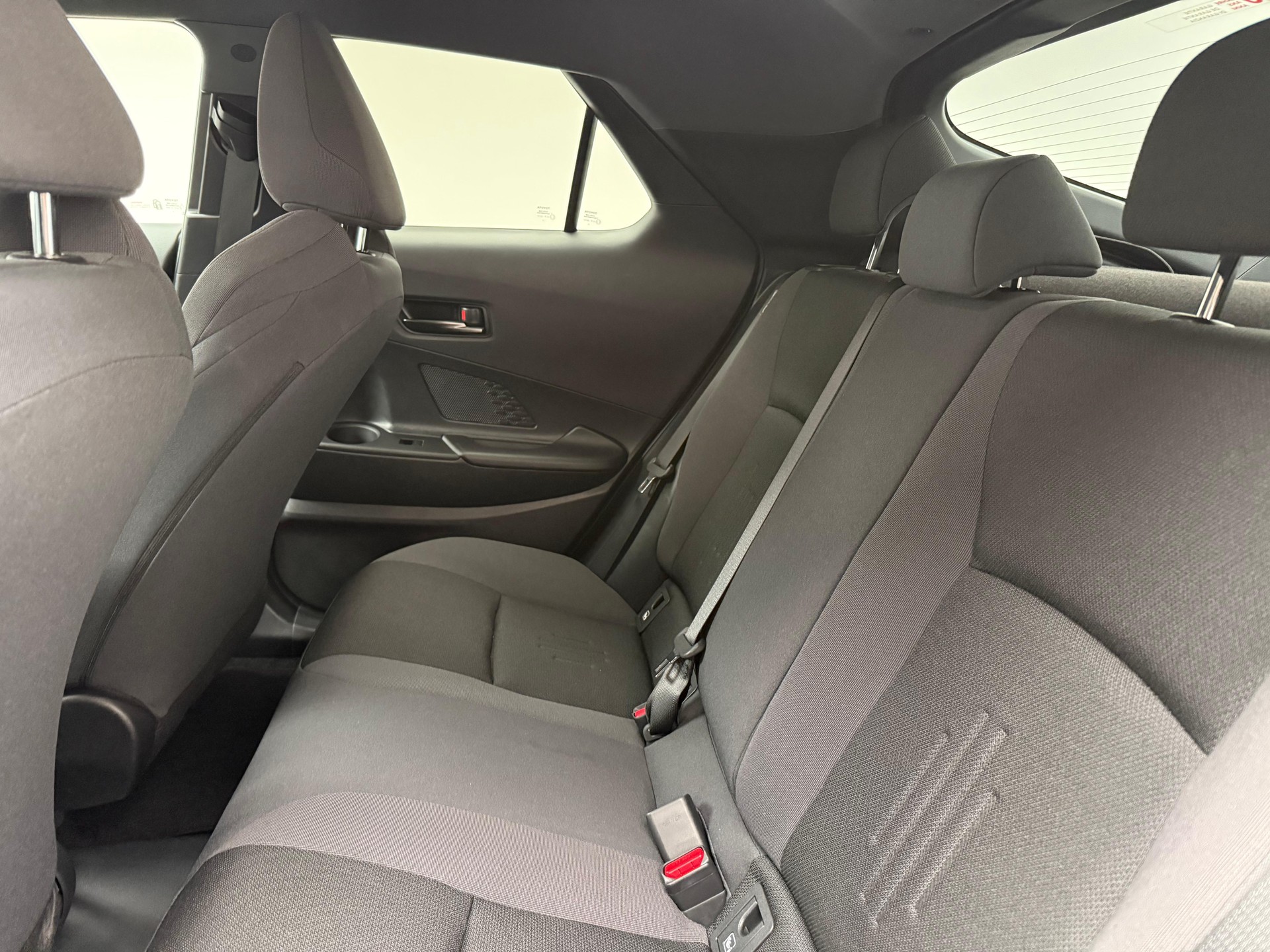 TOYOTA C-HR 2.0 PHEV Swiss Edition-image-9