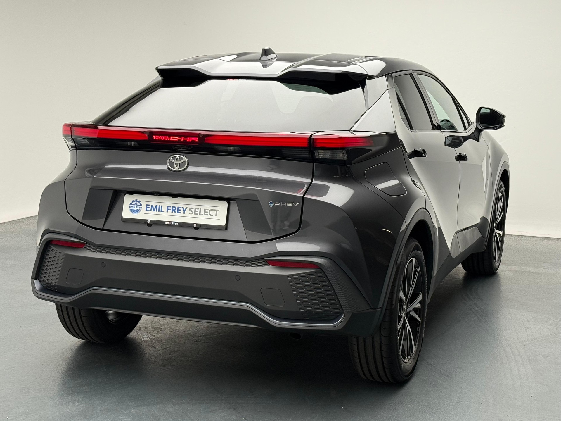 TOYOTA C-HR 2.0 PHEV Swiss Edition-image-3