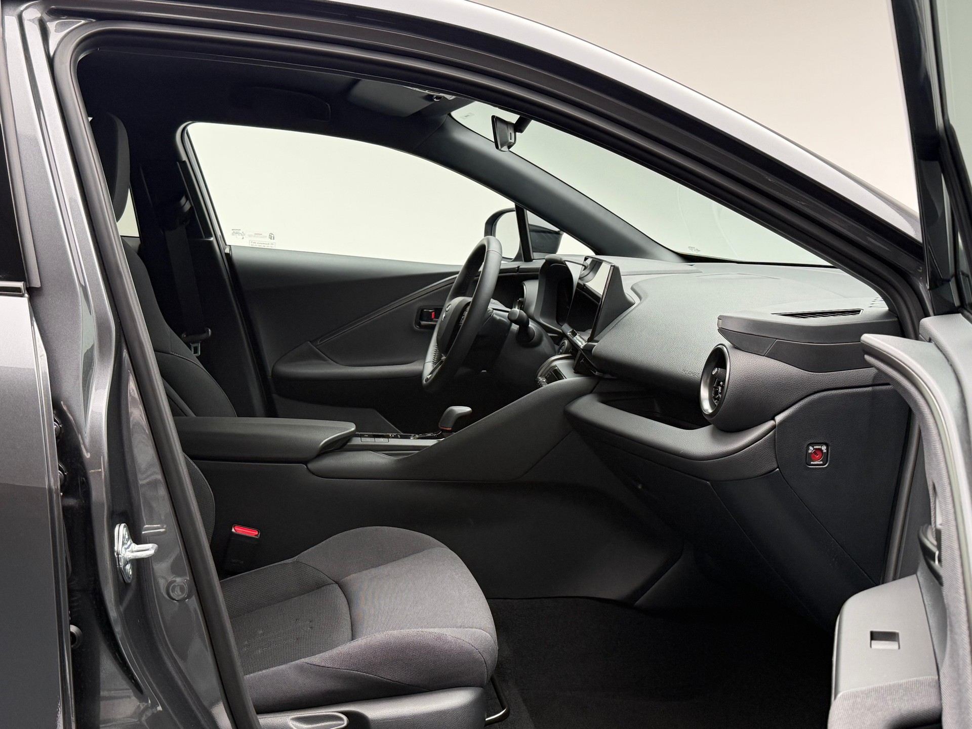 TOYOTA C-HR 2.0 PHEV Swiss Edition-image-8