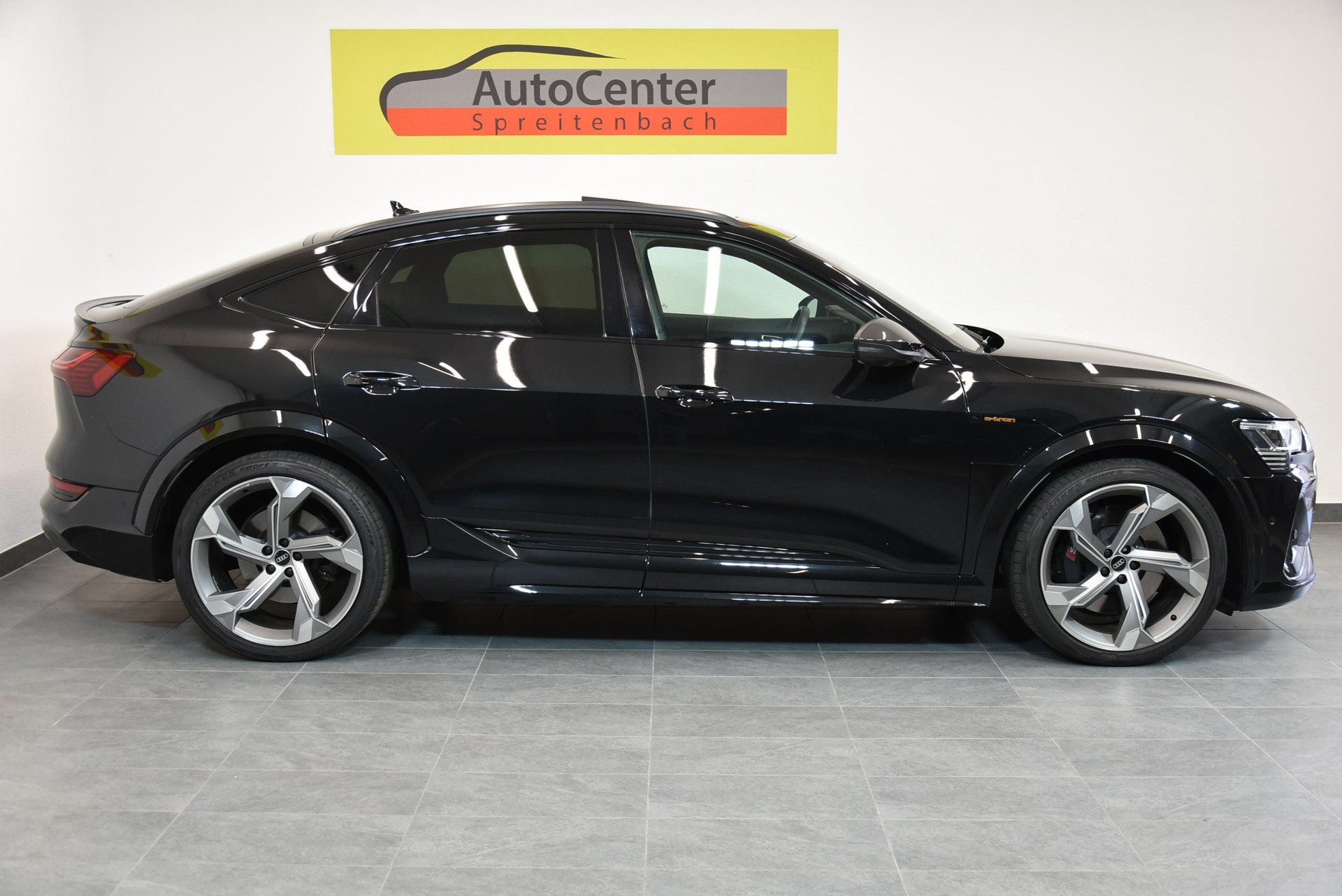 AUDI e-tron S Sportback quattro-image-12