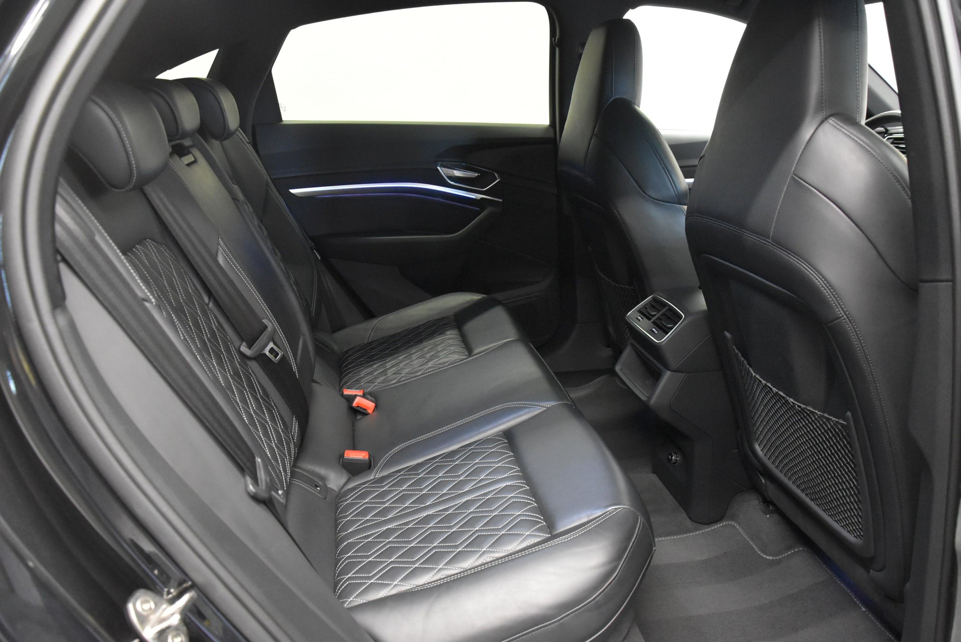 AUDI e-tron S Sportback quattro-image-9