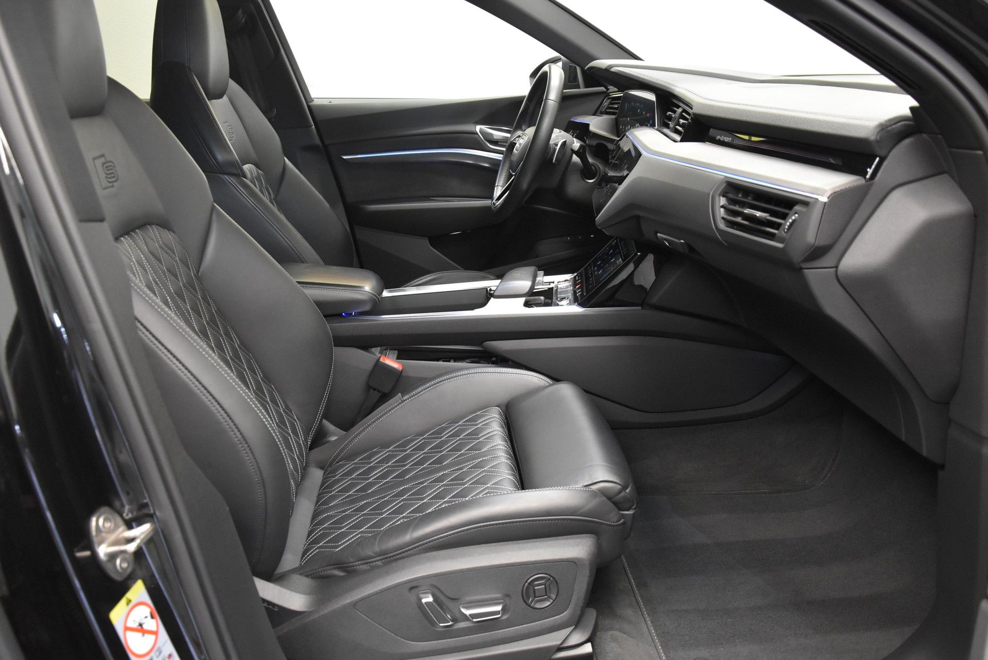 AUDI e-tron S Sportback quattro-image-2