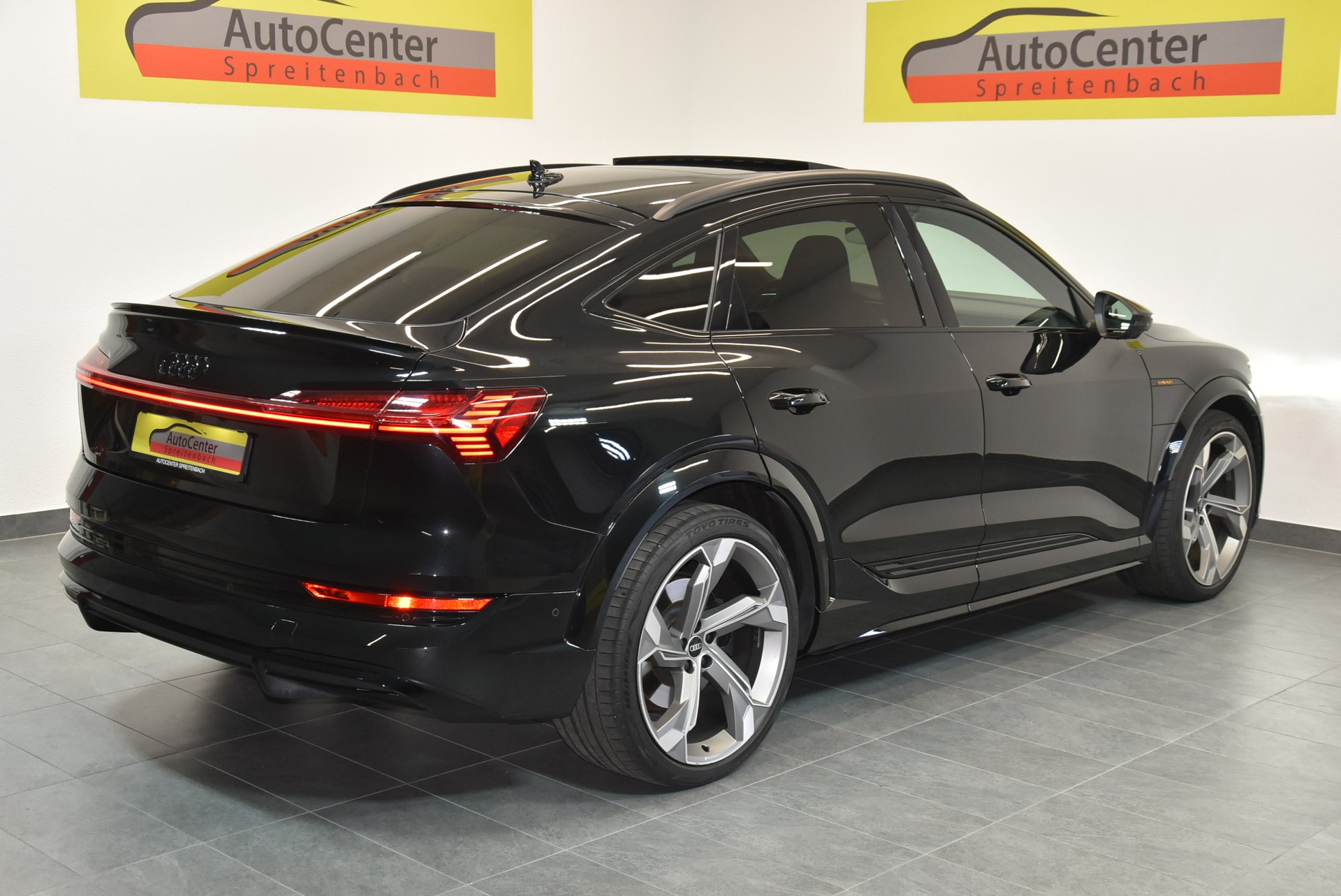 AUDI e-tron S Sportback quattro-image-13