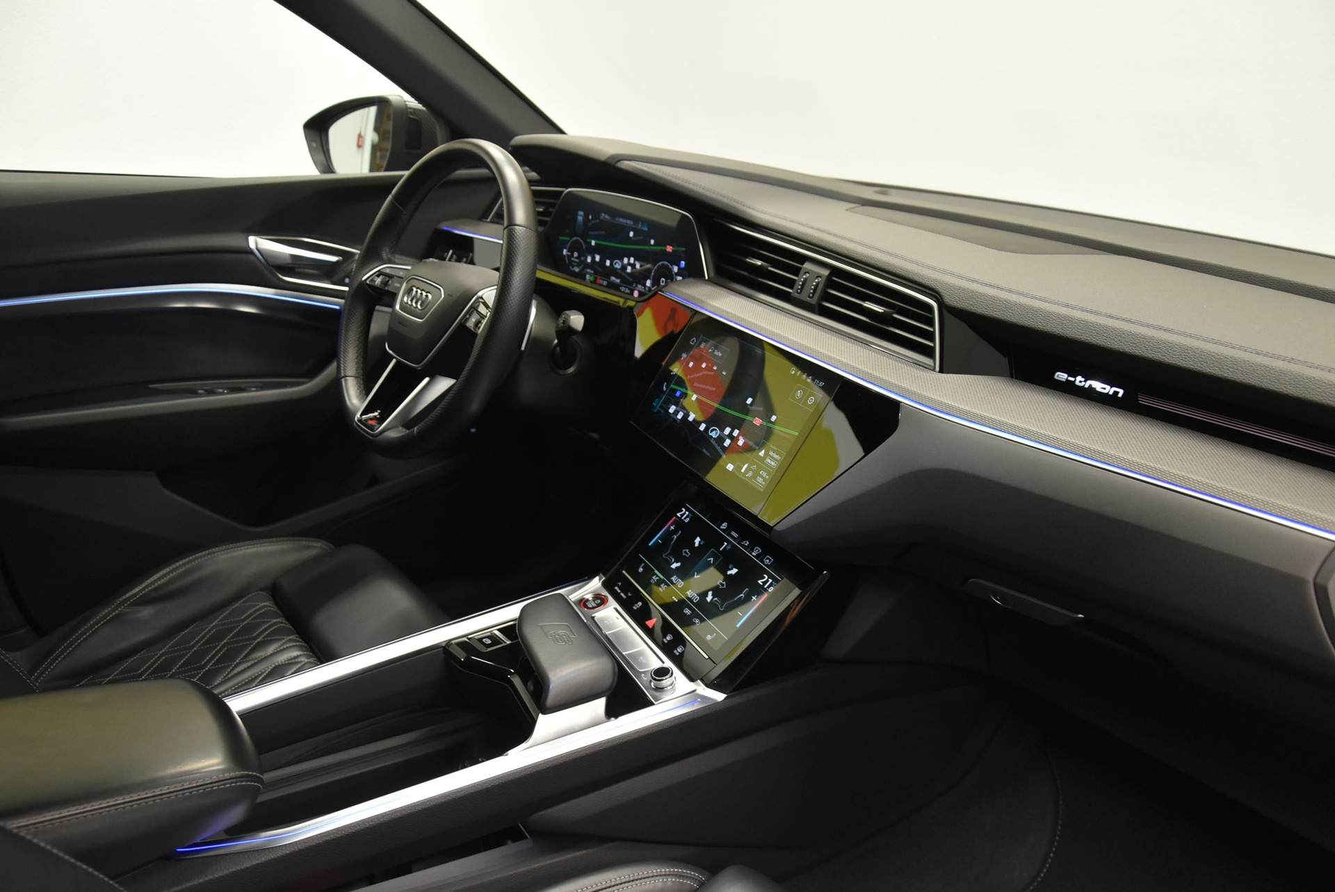 AUDI e-tron S Sportback quattro-image-3