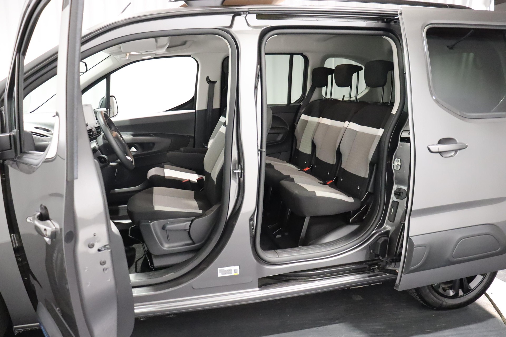 CITROEN e-Berlingo Shine-image-9