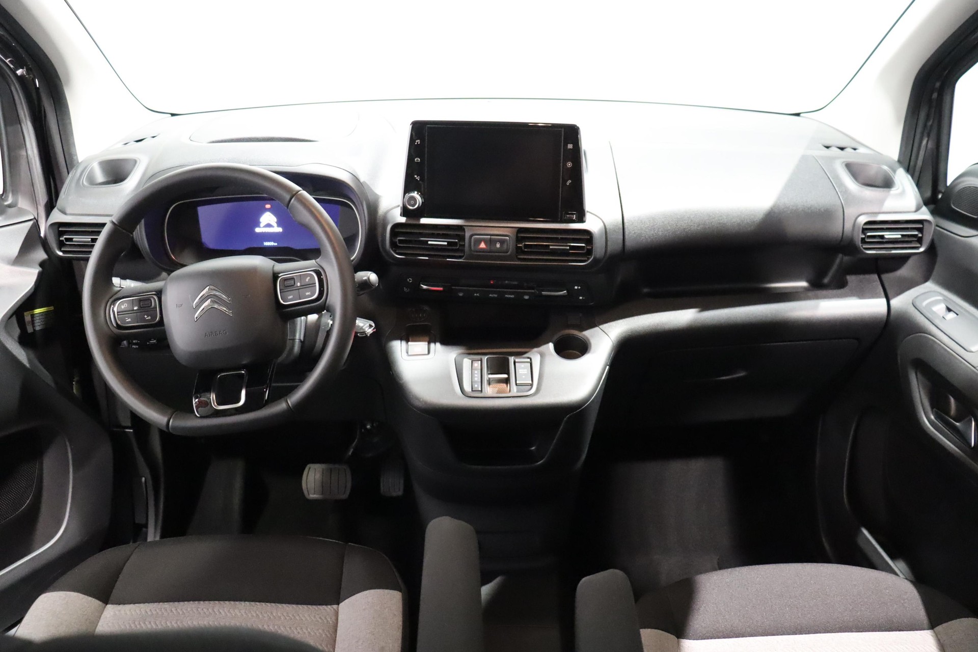CITROEN e-Berlingo Shine-image-7