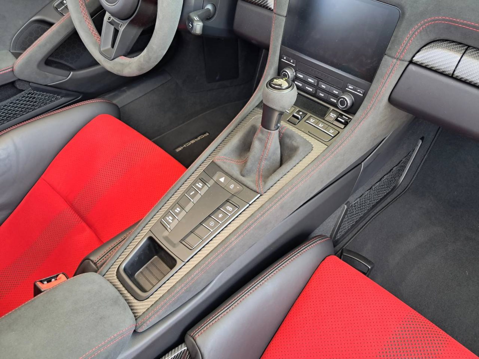 PORSCHE 718 Spyder RS (MY24)-image-16