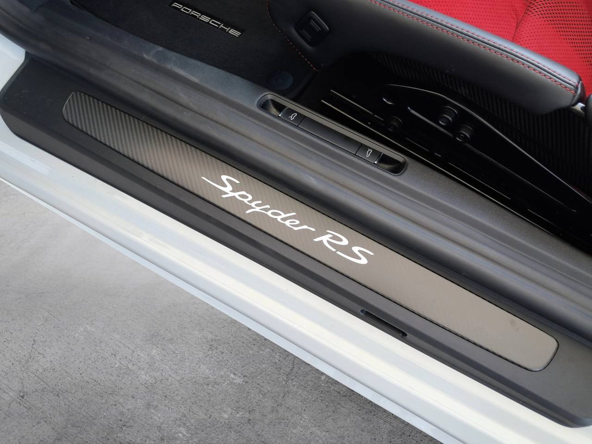 PORSCHE 718 Spyder RS (MY24)-image-24