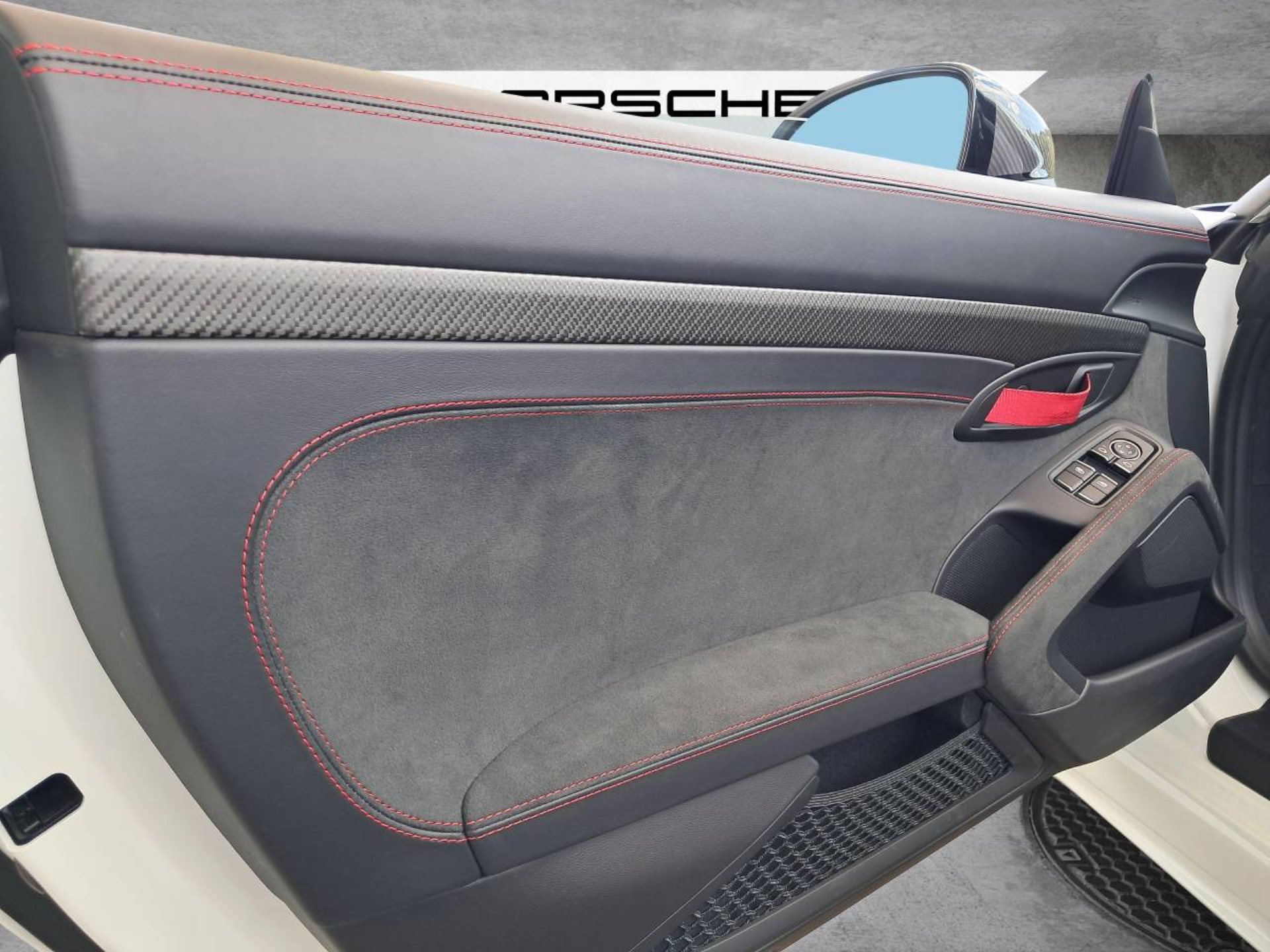 PORSCHE 718 Spyder RS (MY24)-image-29