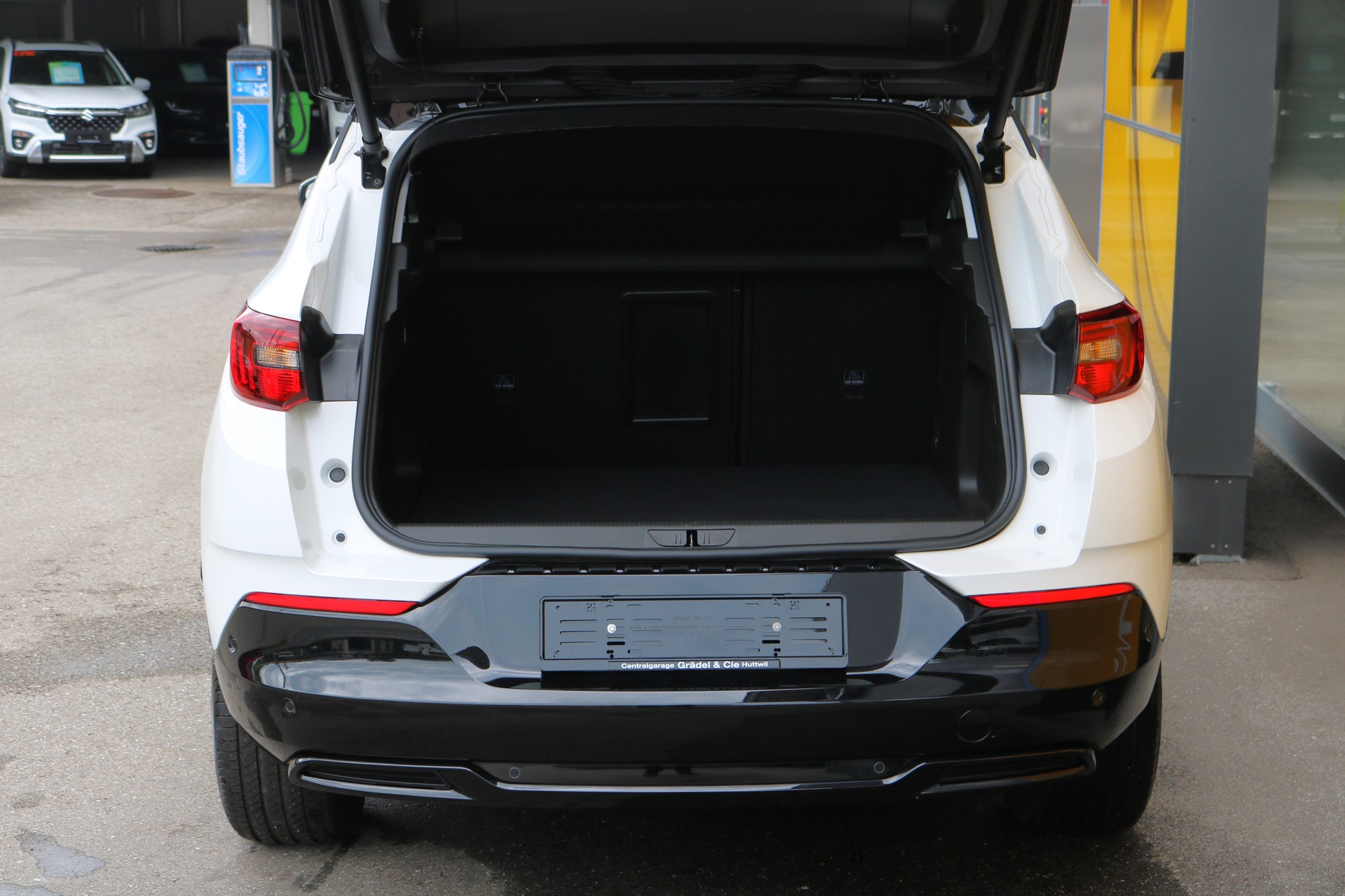 OPEL Grandland X 1.6 Hybrid GS Automatik-image-10