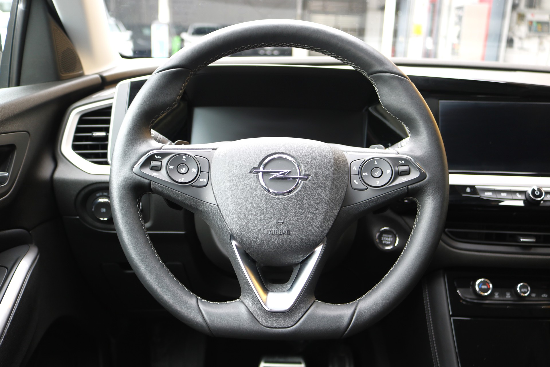 OPEL Grandland X 1.6 Hybrid GS Automatik-image-4