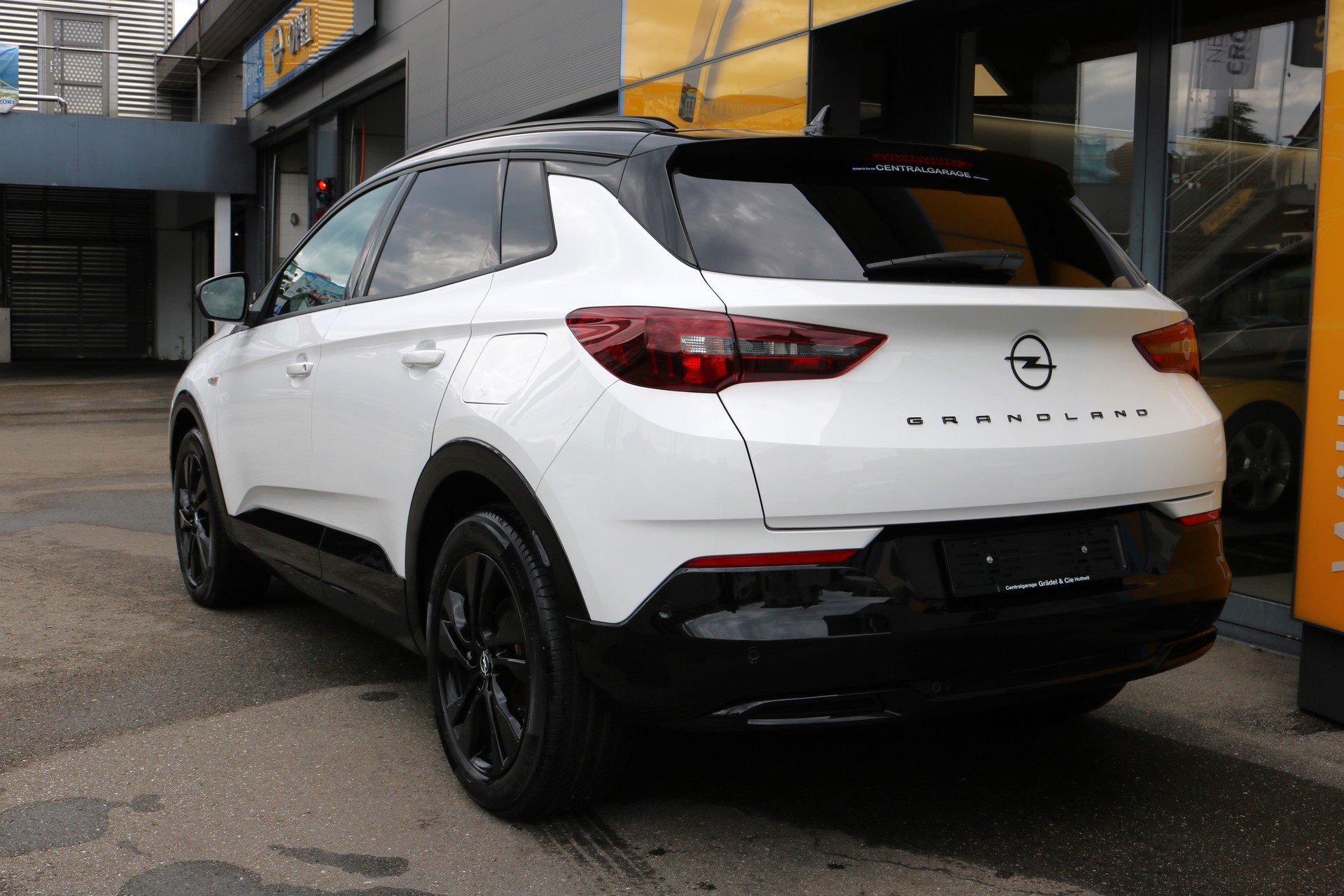 OPEL Grandland X 1.6 Hybrid GS Automatik-image-2