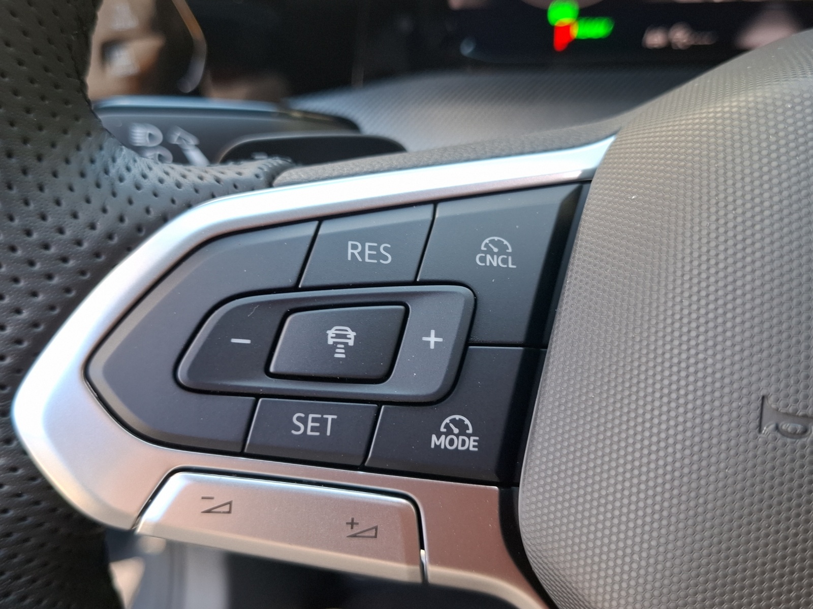 VW Golf Variant 1.5 eTSI mHEV R-Line DSG-image-14