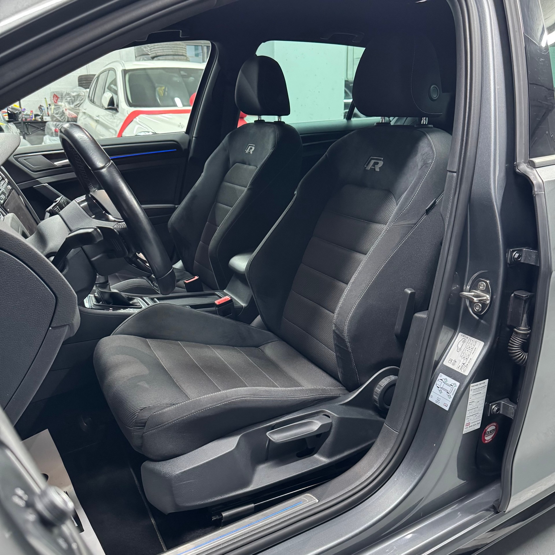 VW Golf 2.0 TSI R 4Motion DSG-image-12