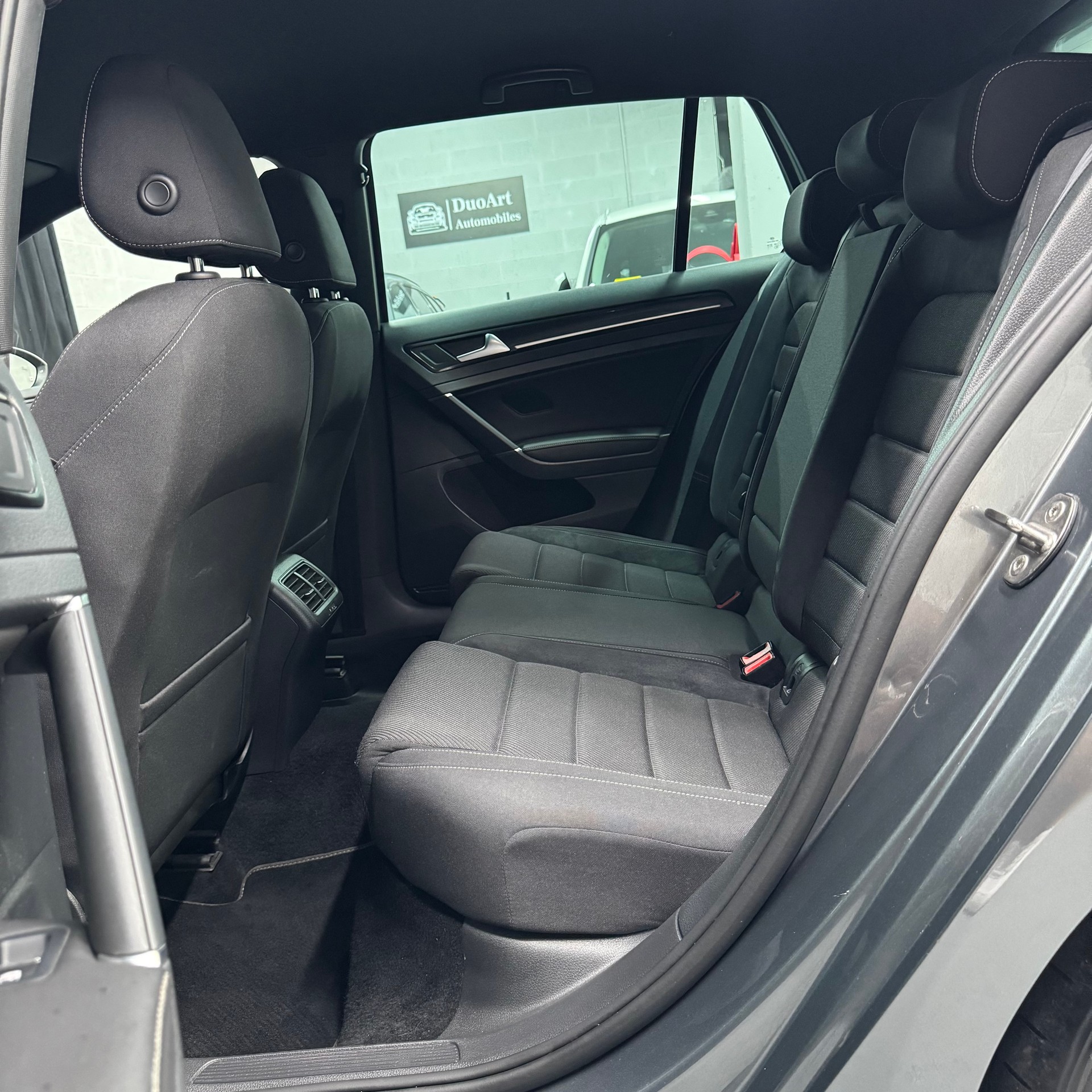 VW Golf 2.0 TSI R 4Motion DSG-image-13