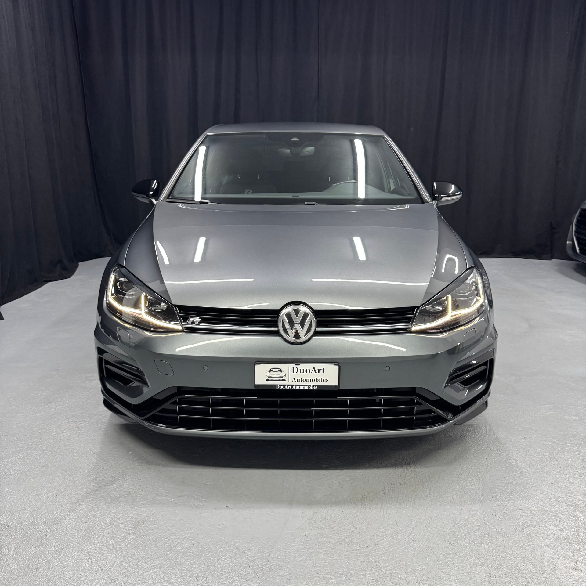 VW Golf 2.0 TSI R 4Motion DSG-image-2