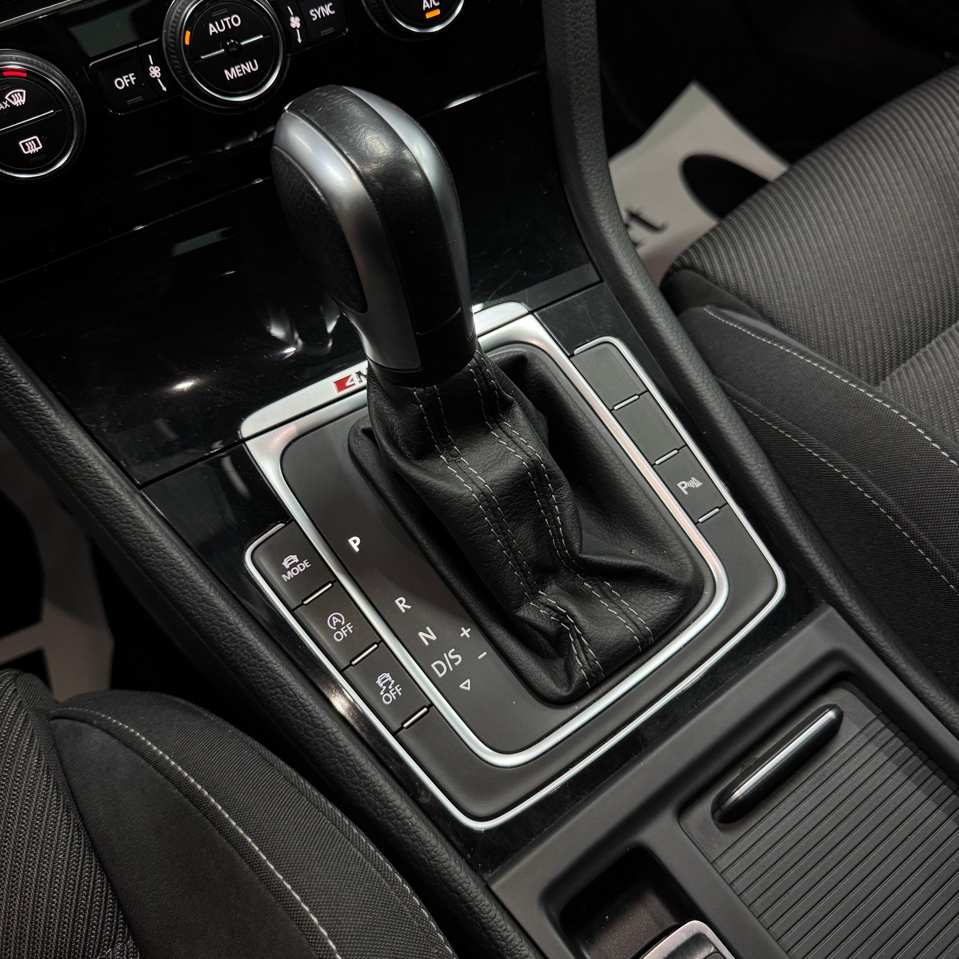 VW Golf 2.0 TSI R 4Motion DSG-image-10