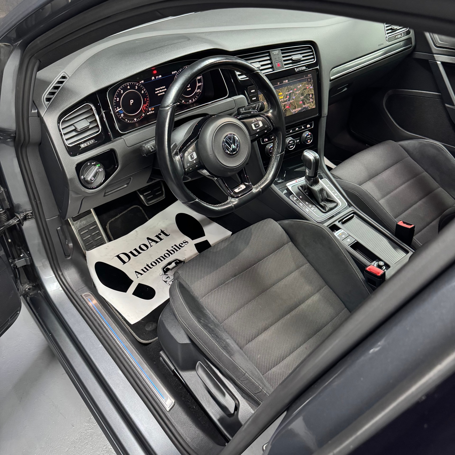 VW Golf 2.0 TSI R 4Motion DSG-image-7