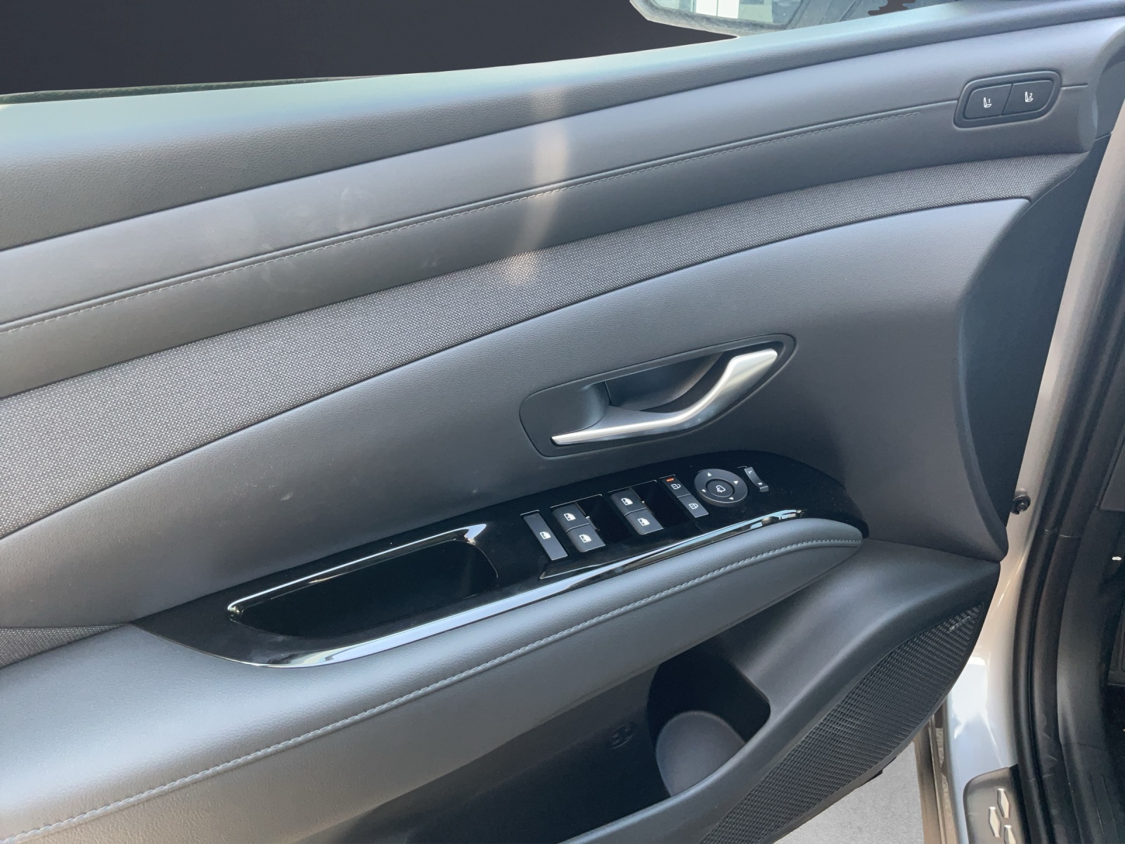 HYUNDAI Tucson 1.6 TGDI HEV Vertex 4WD Swiss Edition-image-7
