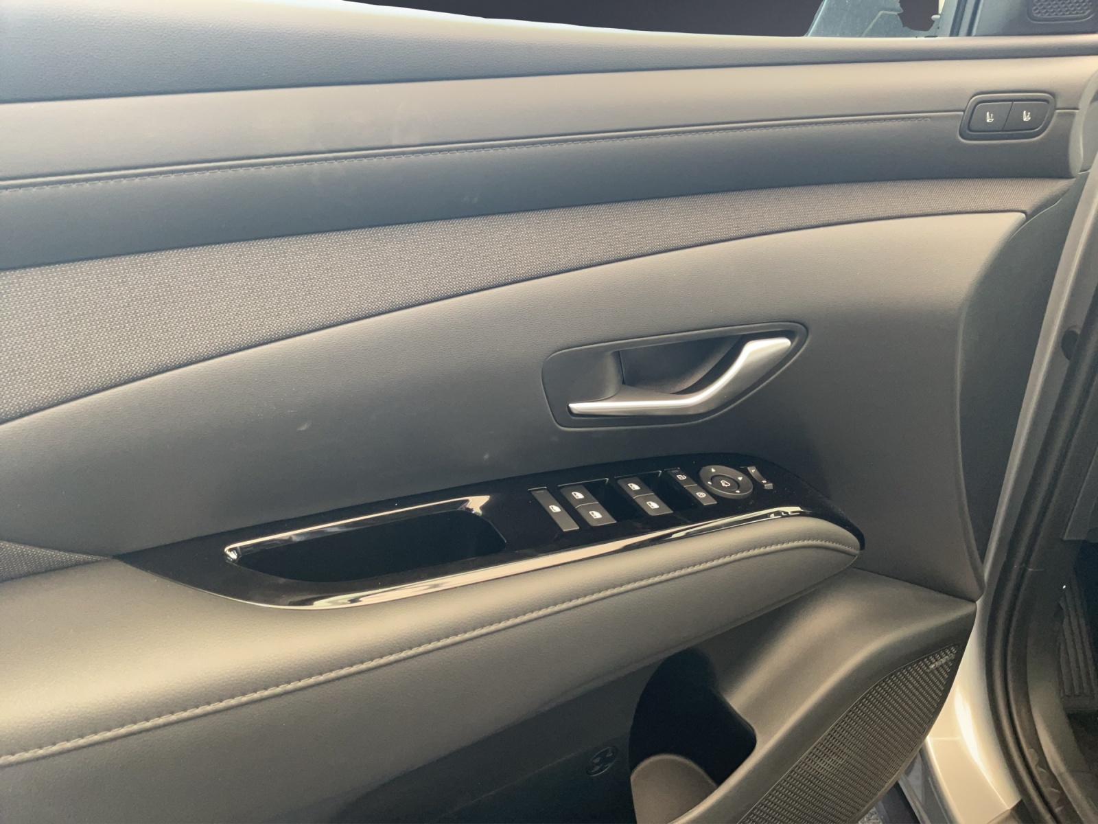 HYUNDAI Tucson 1.6 TGDI HEV Vertex 4WD Swiss Edition-image-9