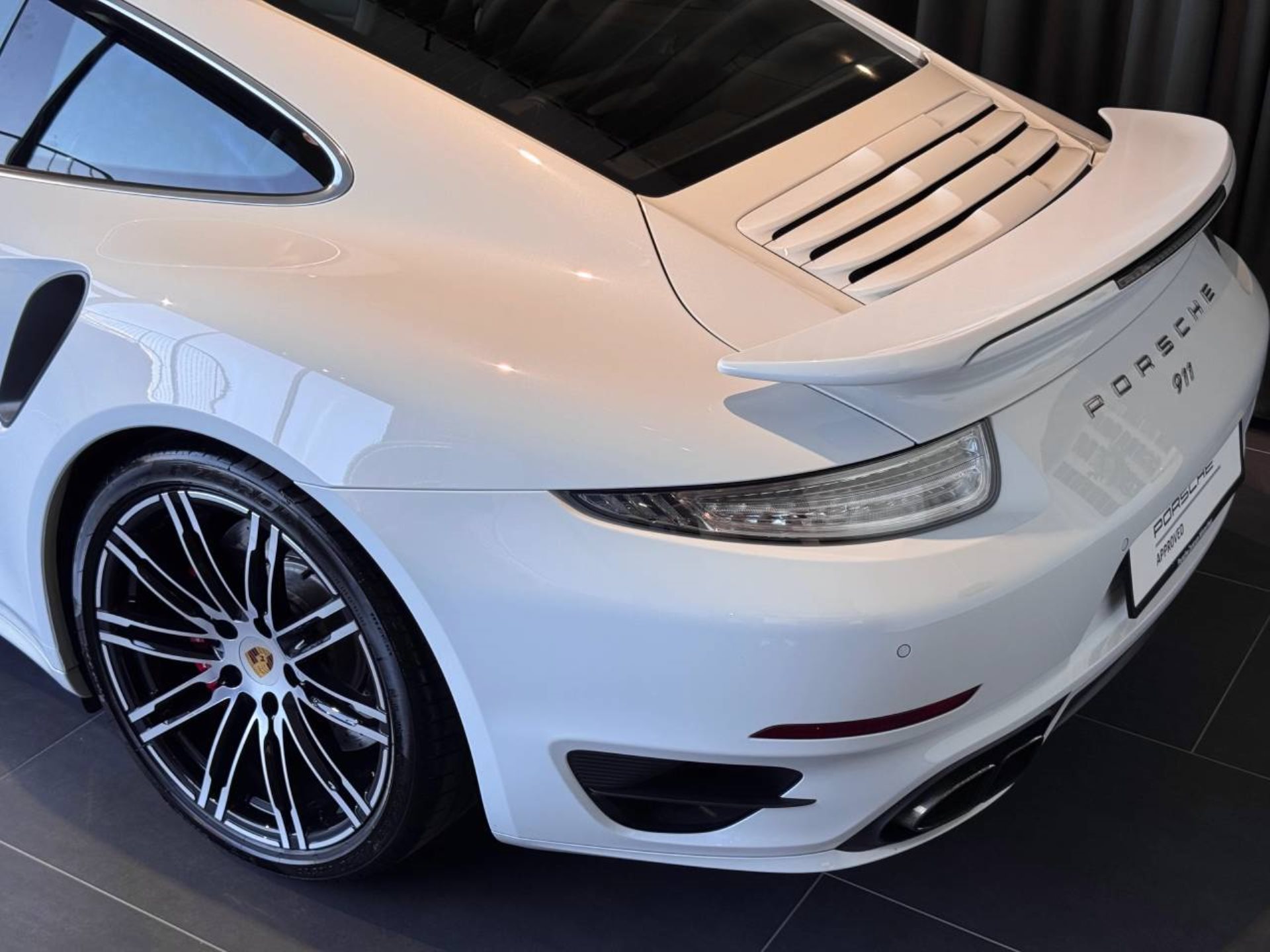 PORSCHE 911 Turbo-image-30