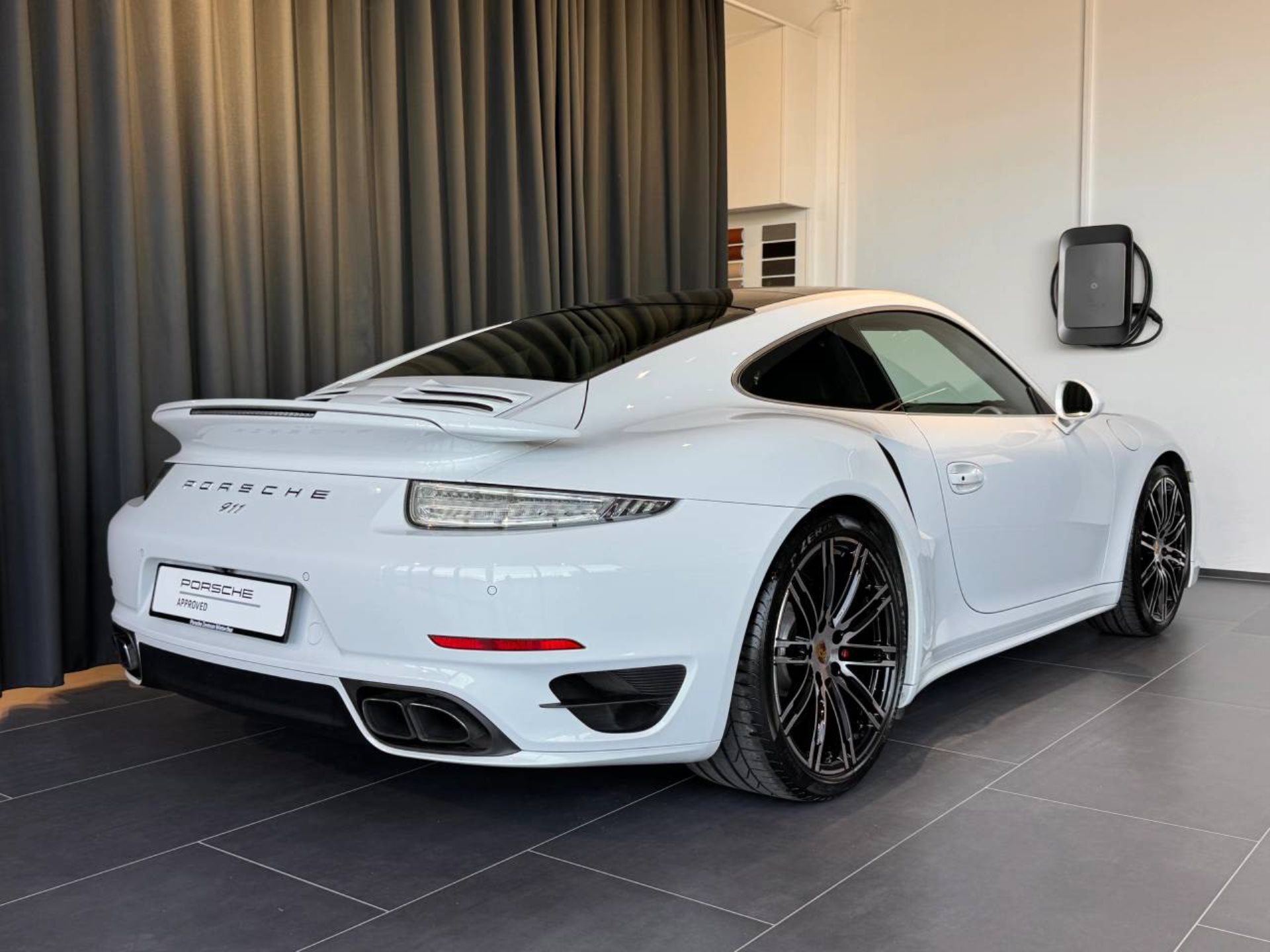PORSCHE 911 Turbo-image-6
