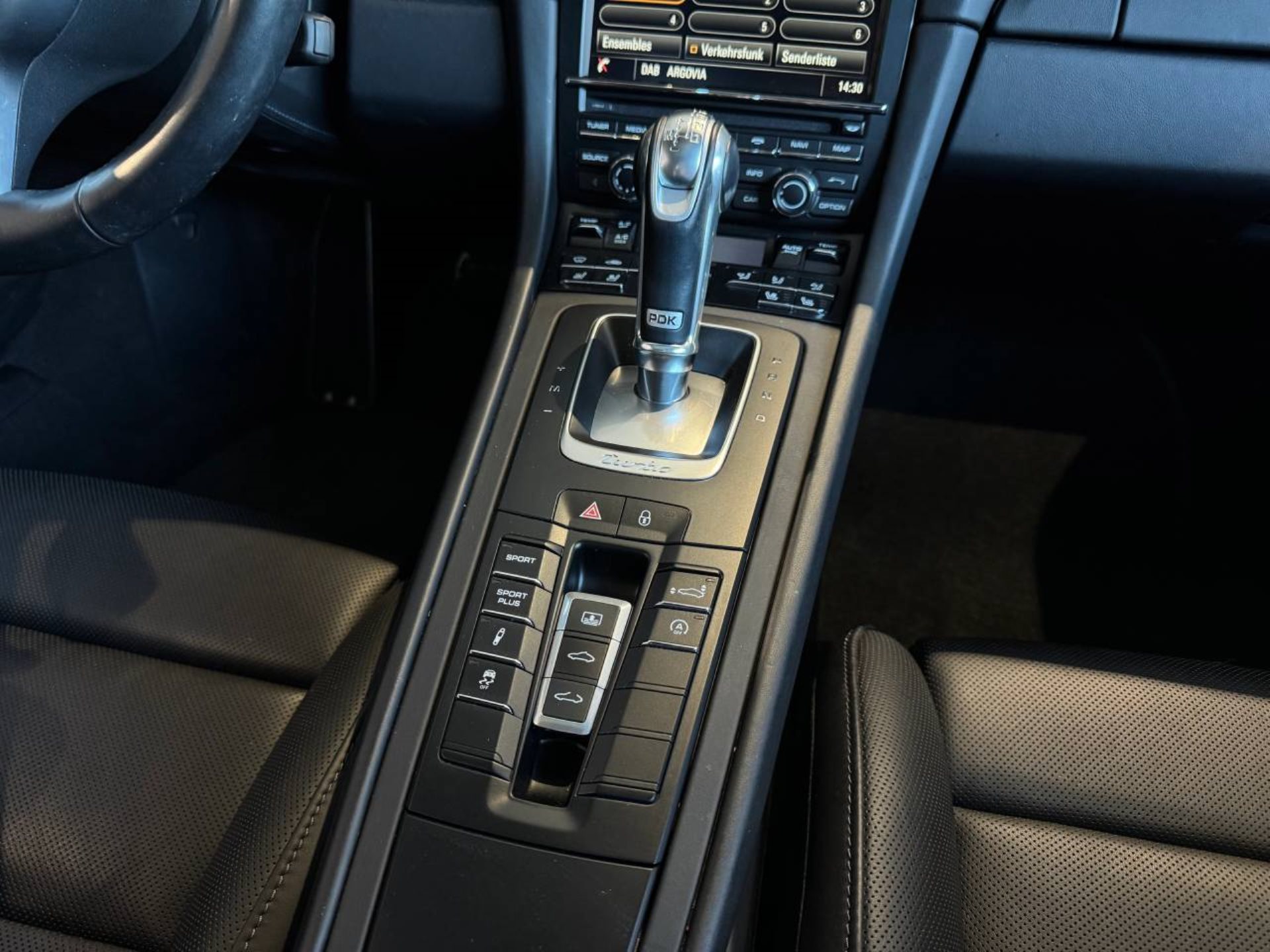 PORSCHE 911 Turbo-image-17