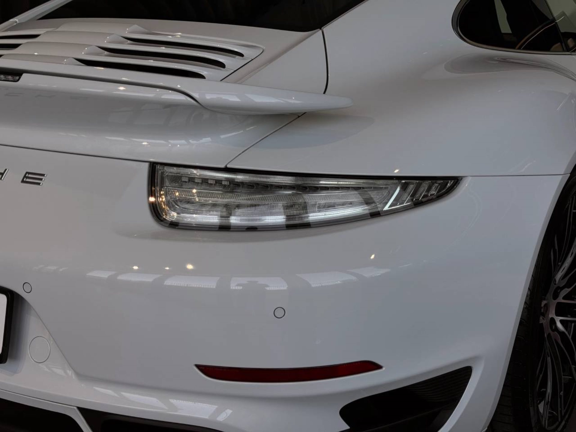 PORSCHE 911 Turbo-image-14