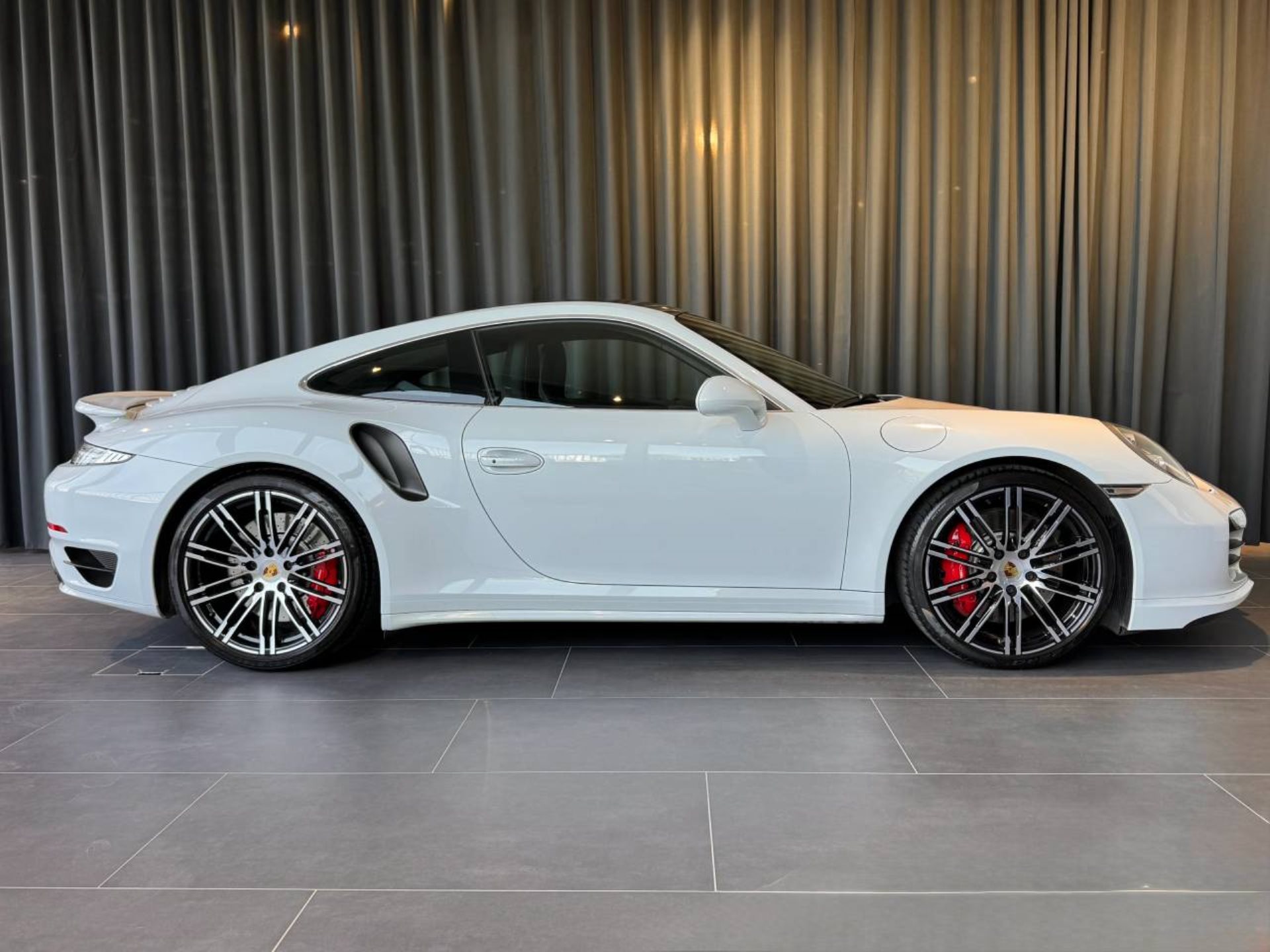 PORSCHE 911 Turbo-image-7