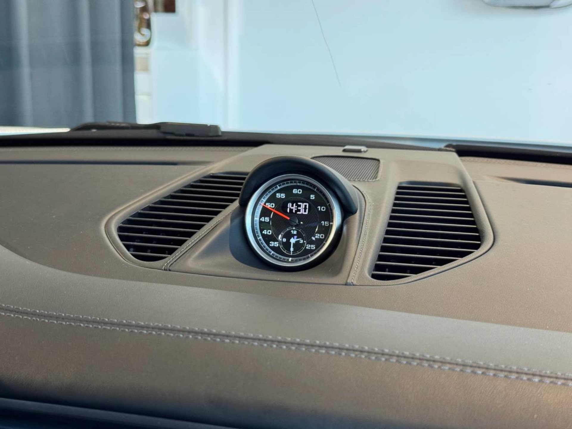 PORSCHE 911 Turbo-image-19