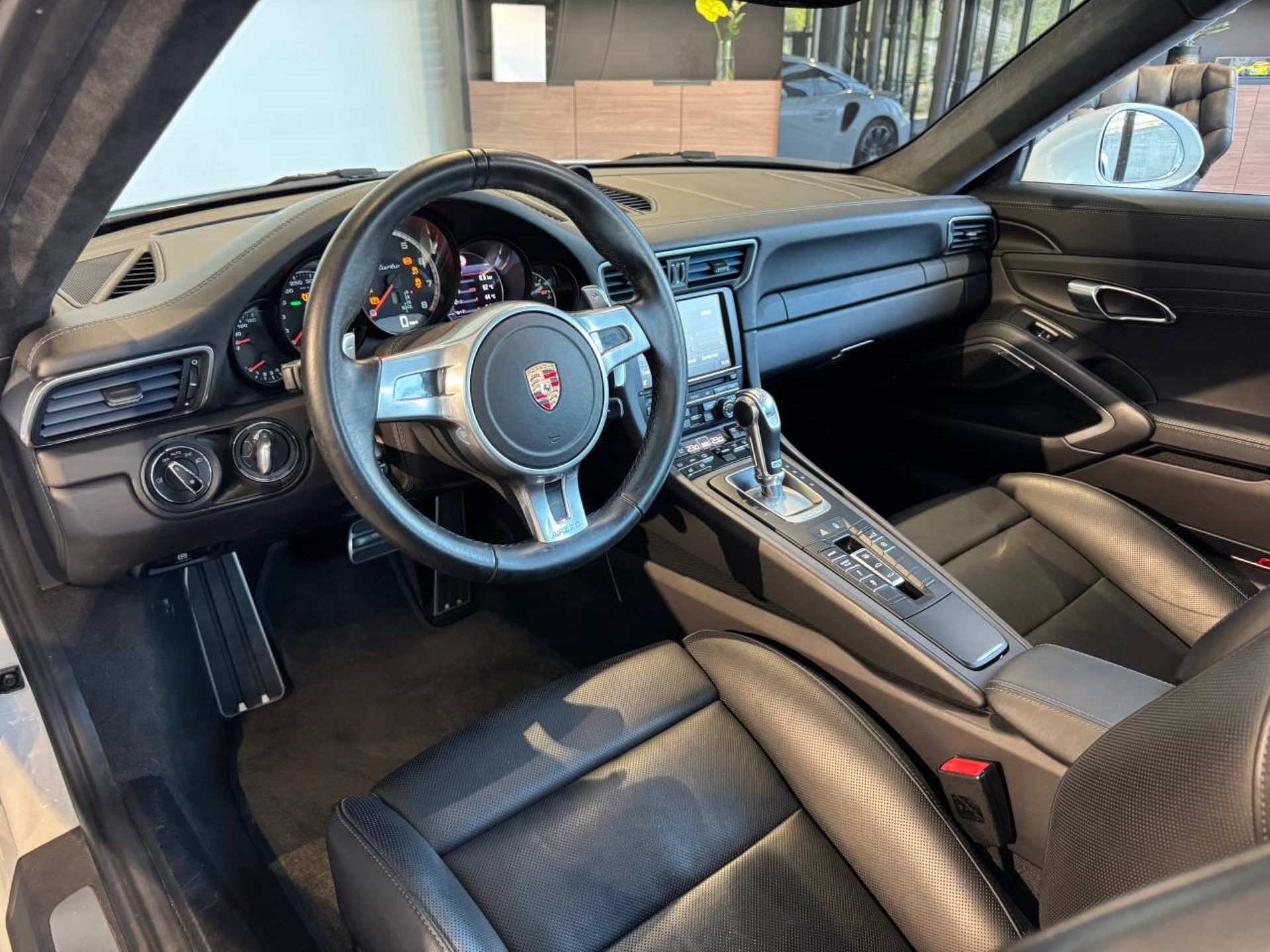 PORSCHE 911 Turbo-image-3