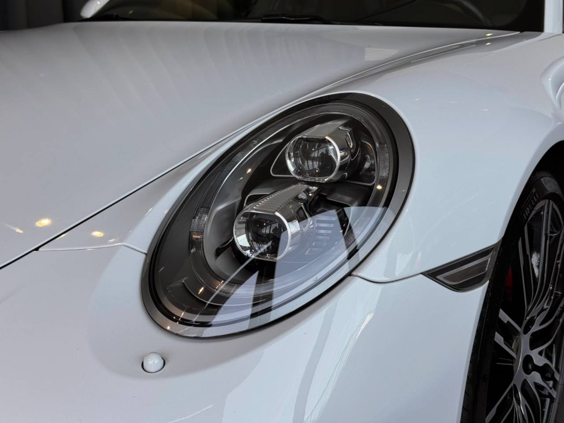 PORSCHE 911 Turbo-image-12