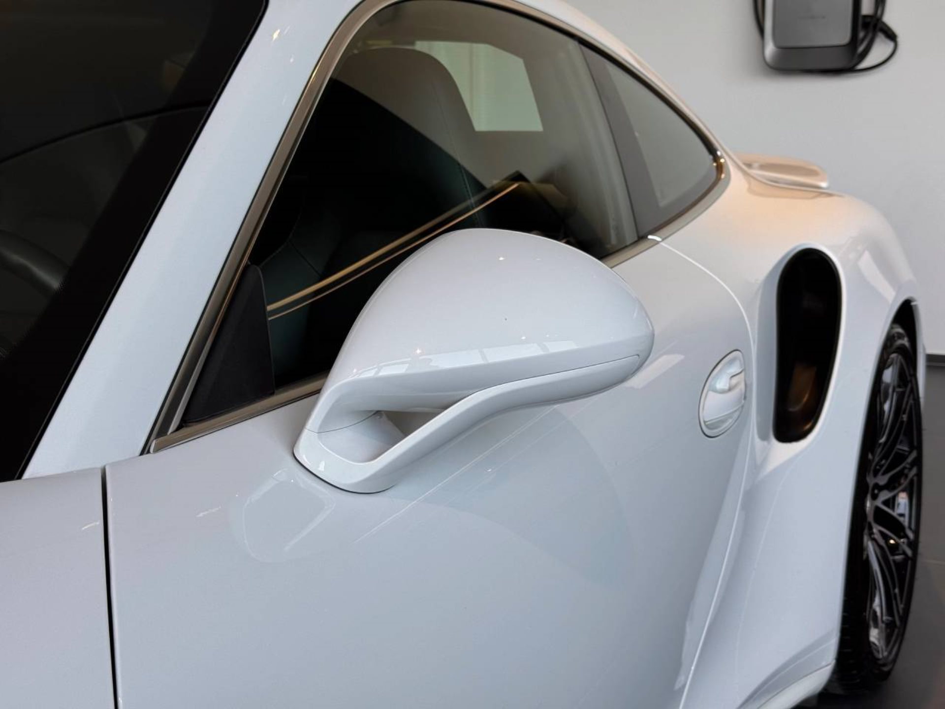 PORSCHE 911 Turbo-image-13
