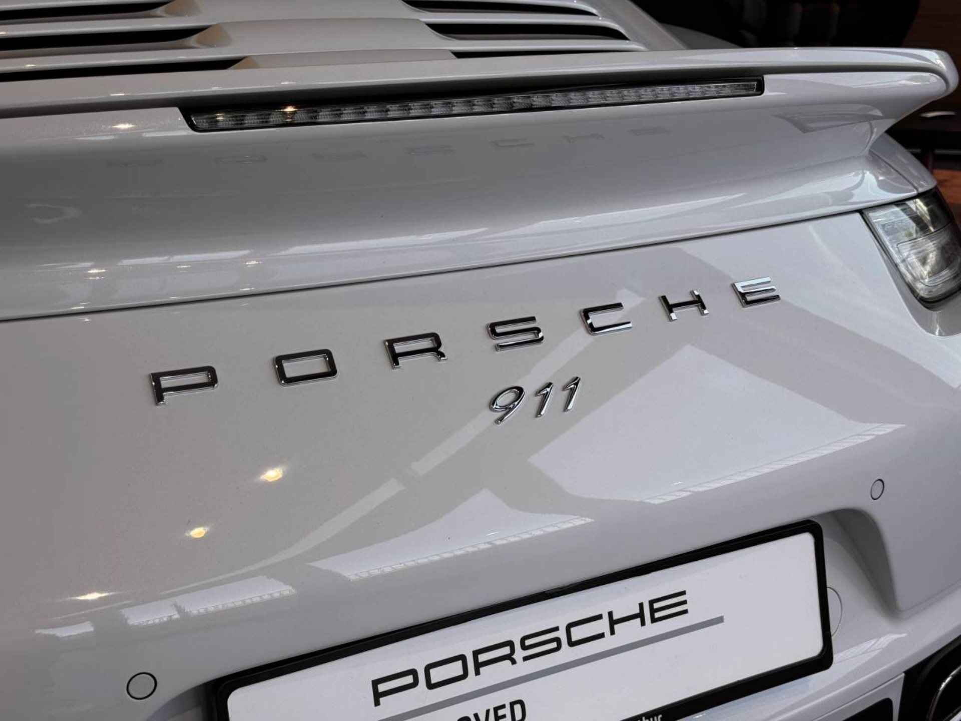 PORSCHE 911 Turbo-image-32