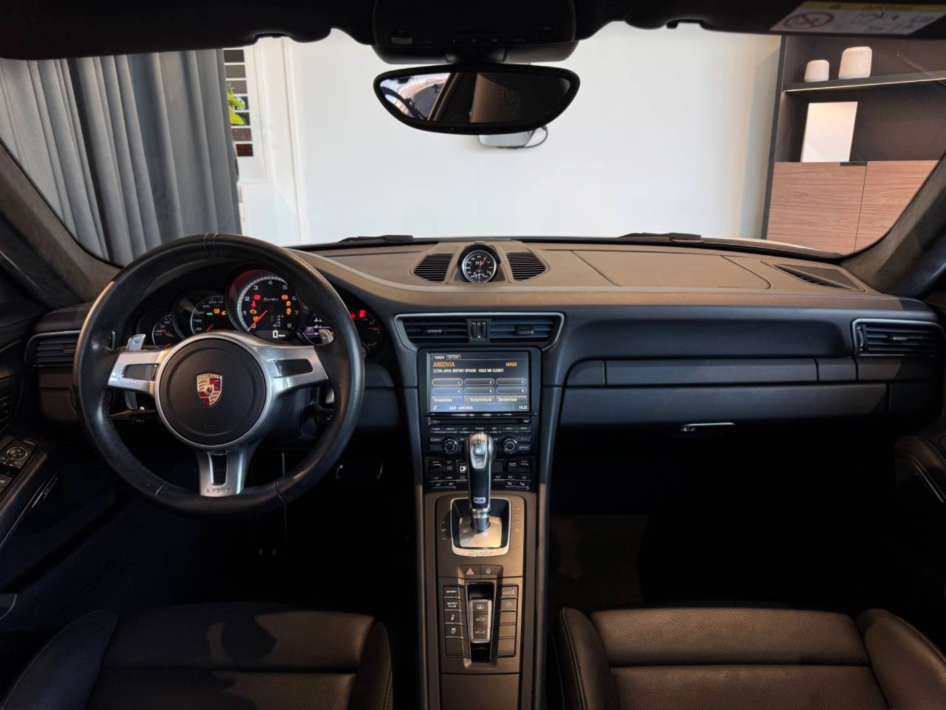 PORSCHE 911 Turbo-image-16