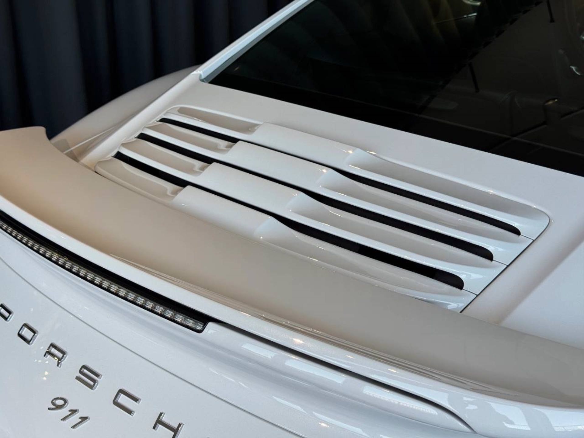PORSCHE 911 Turbo-image-31