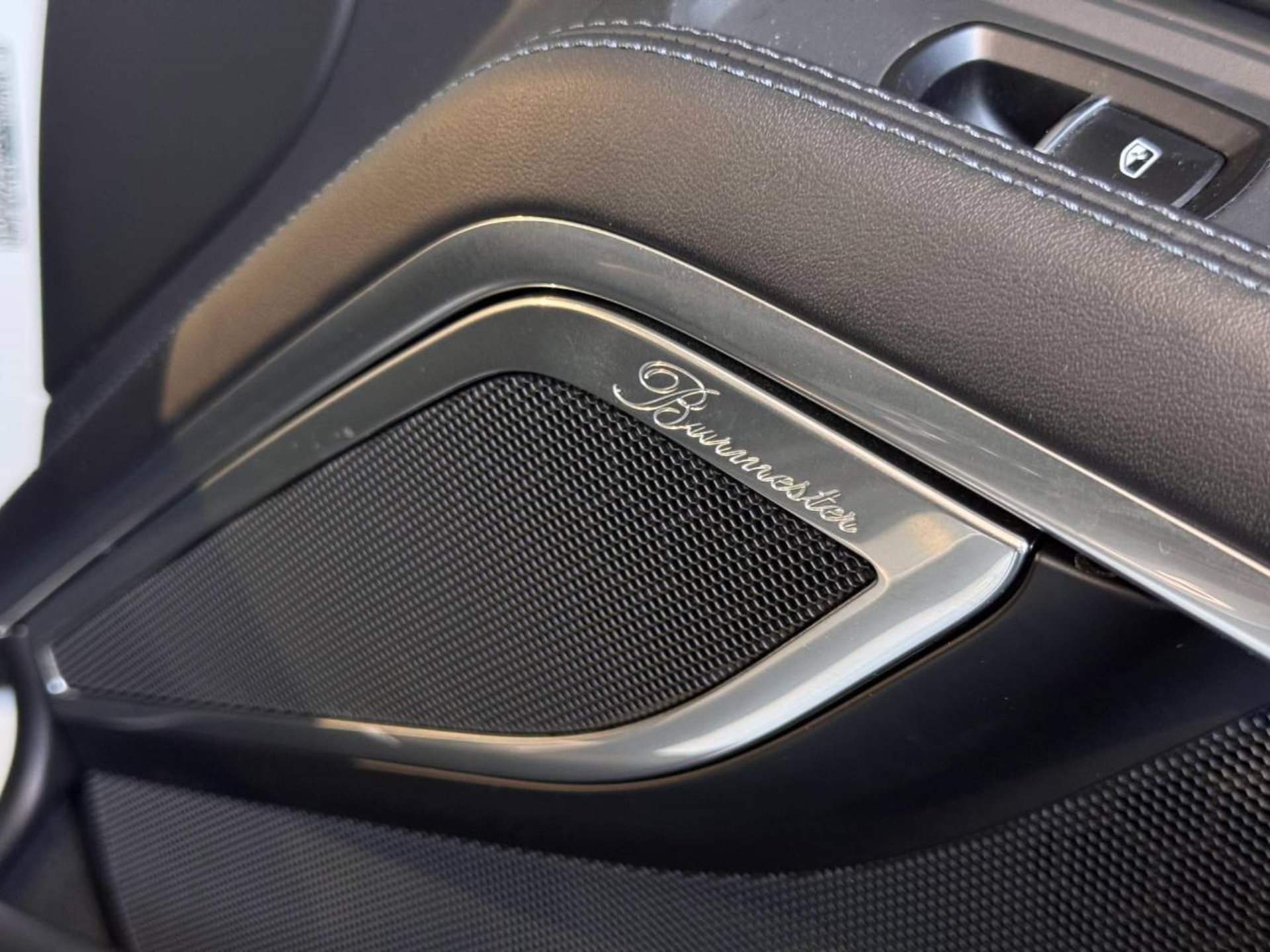 PORSCHE 911 Turbo-image-24