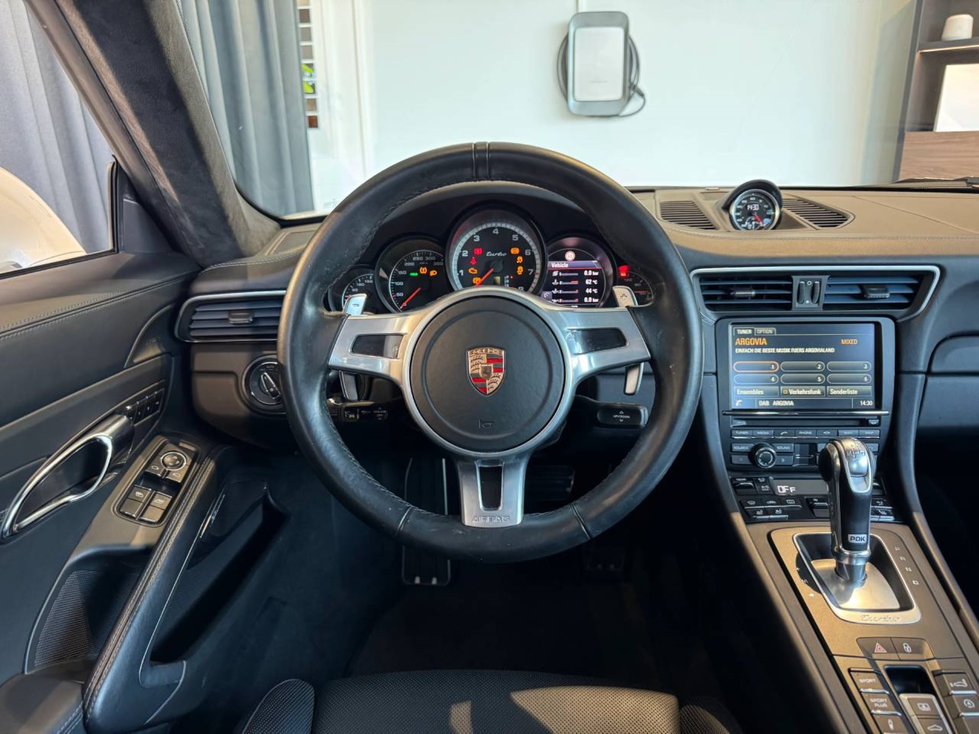 PORSCHE 911 Turbo-image-15