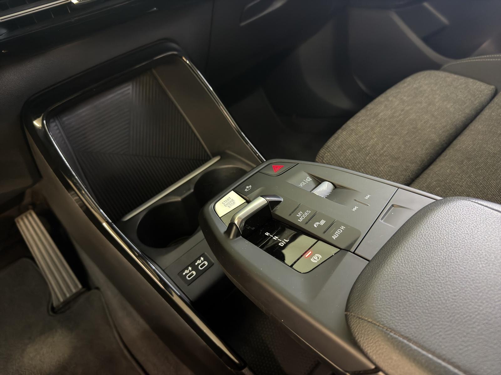 BMW 218i Active Tourer-image-23