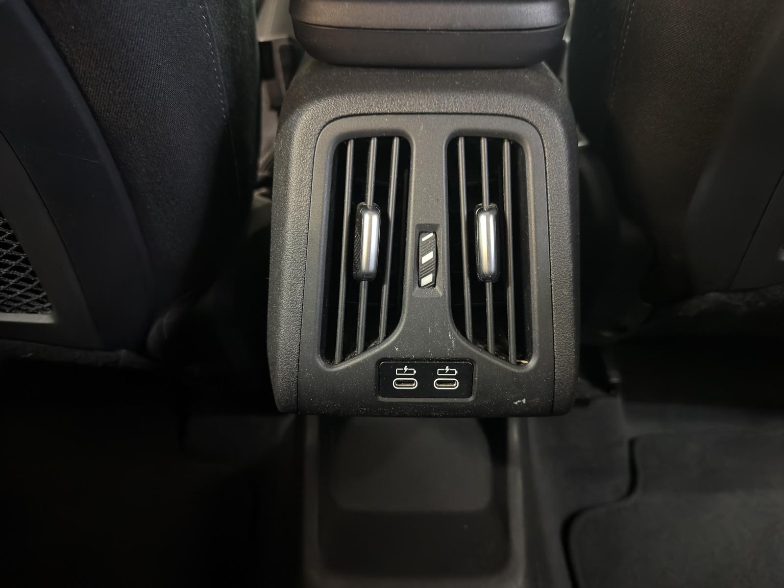 BMW 218i Active Tourer-image-20