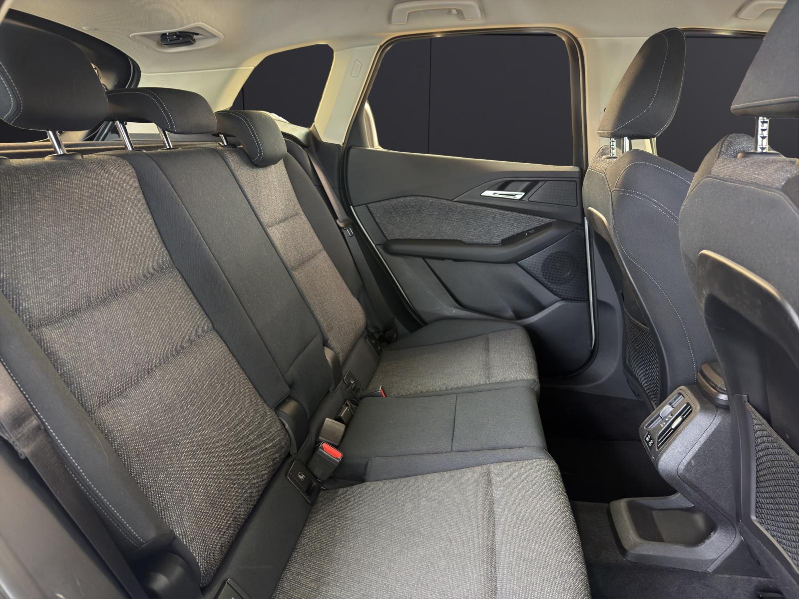 BMW 218i Active Tourer-image-13
