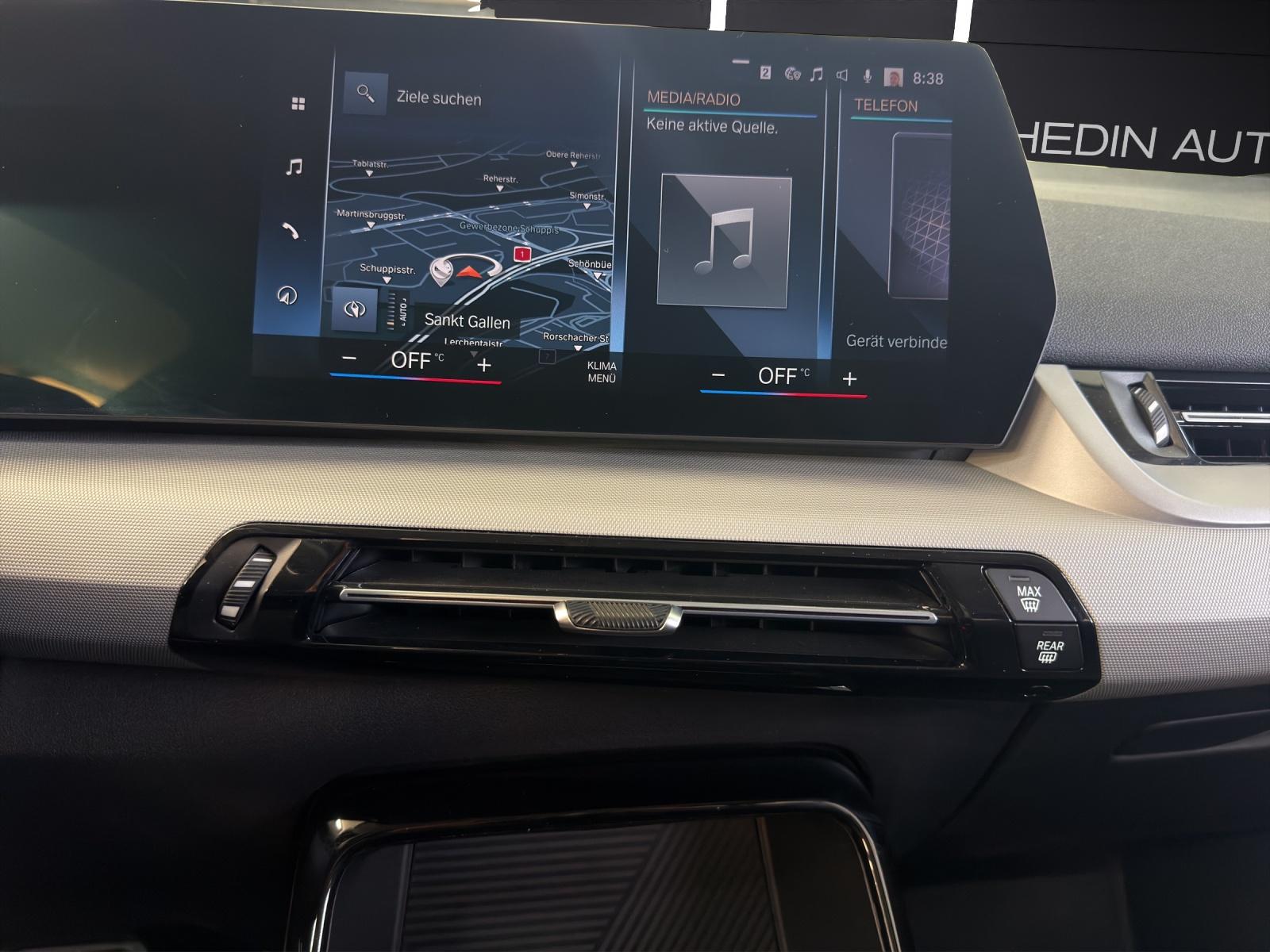 BMW 218i Active Tourer-image-21