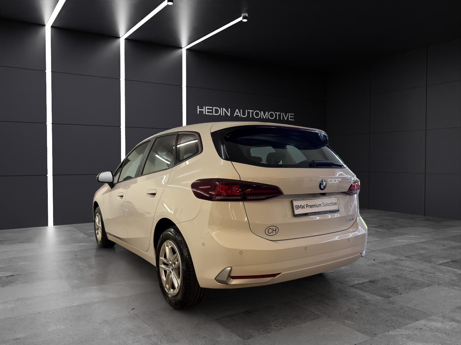BMW 218i Active Tourer-image-2