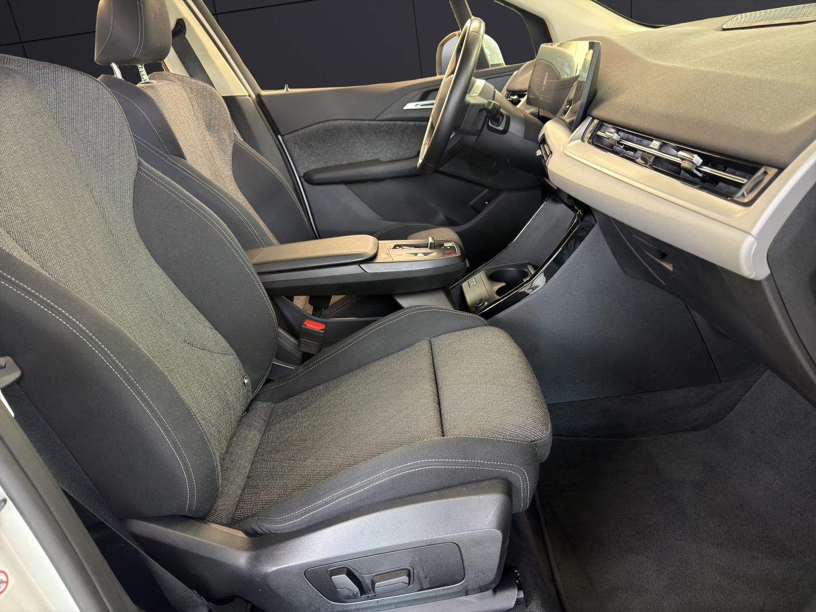BMW 218i Active Tourer-image-14