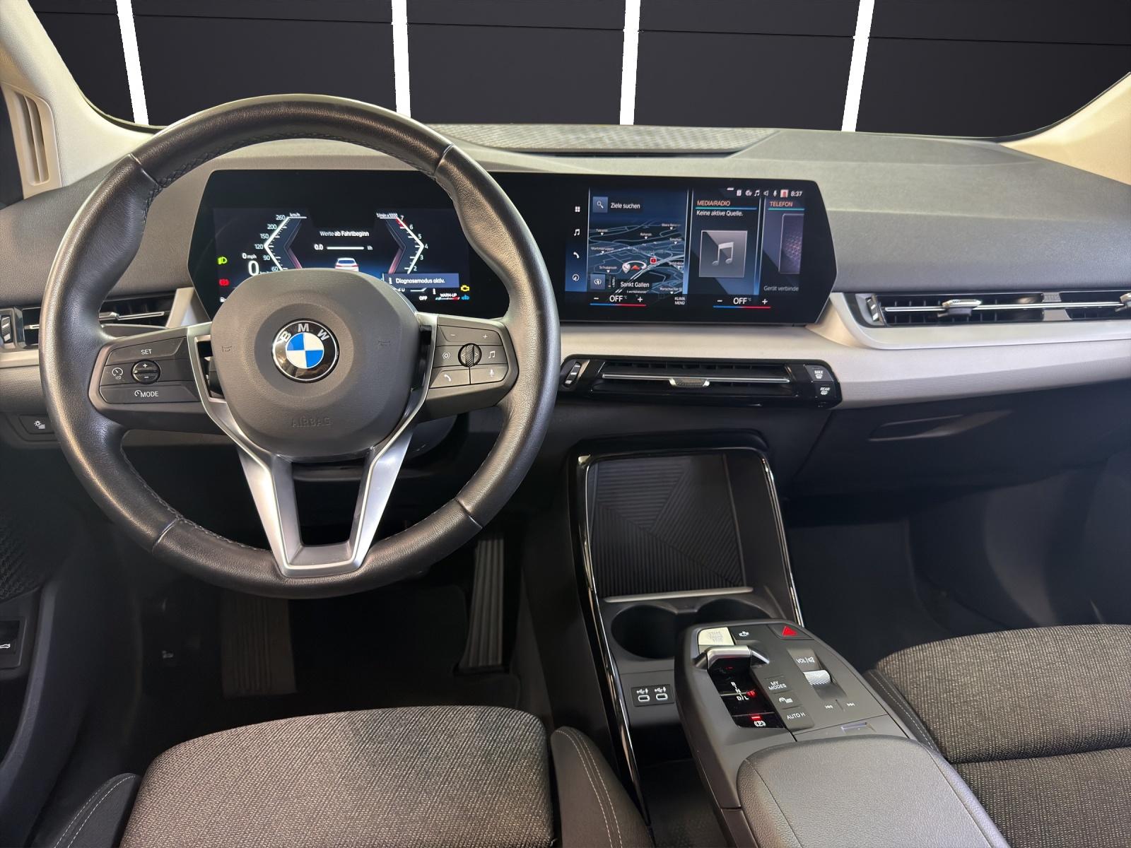 BMW 218i Active Tourer-image-17
