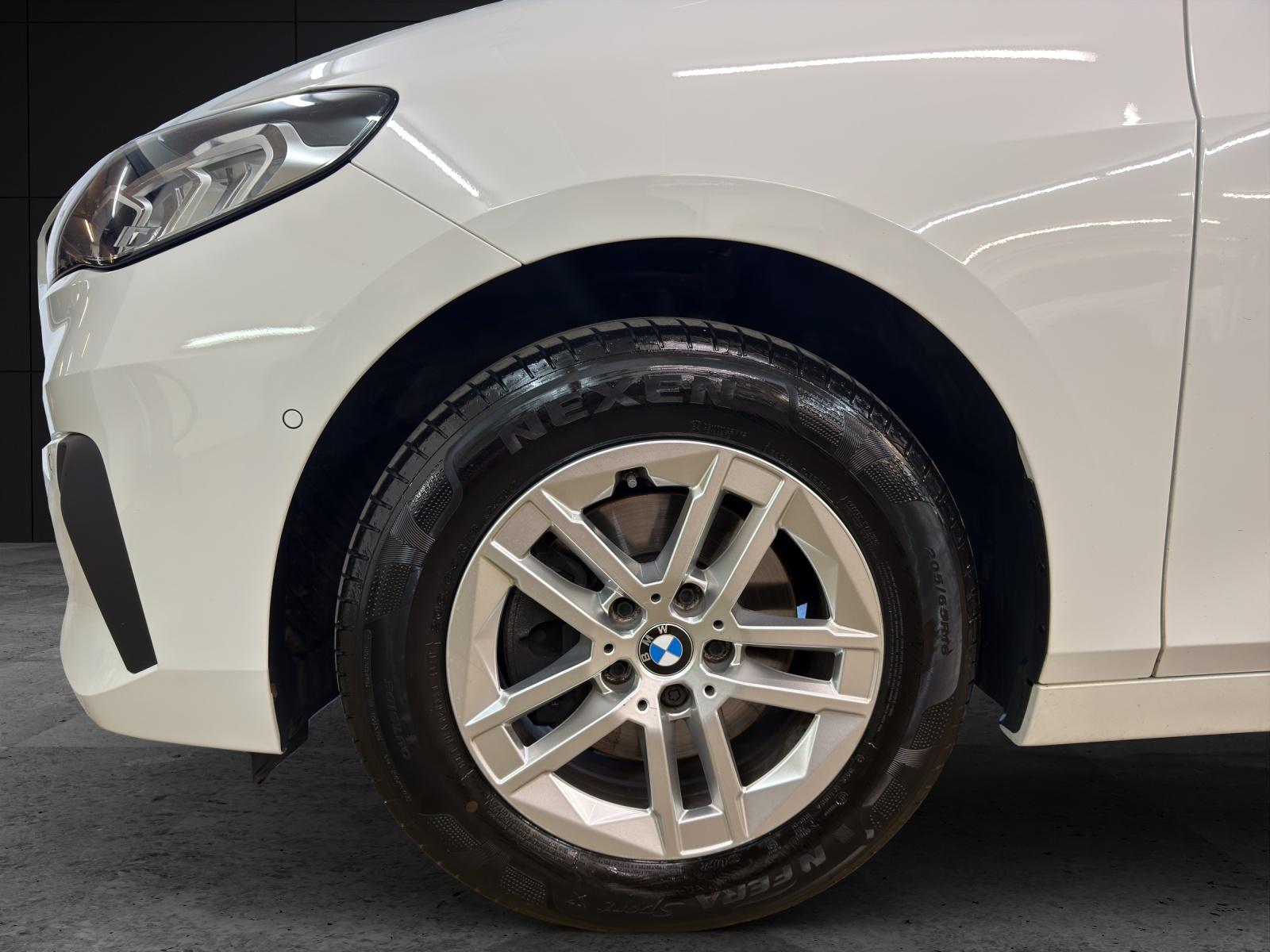 BMW 218i Active Tourer-image-8