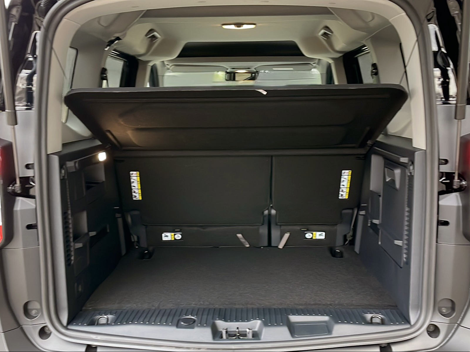 FORD E-Tourneo Courier Active-image-9