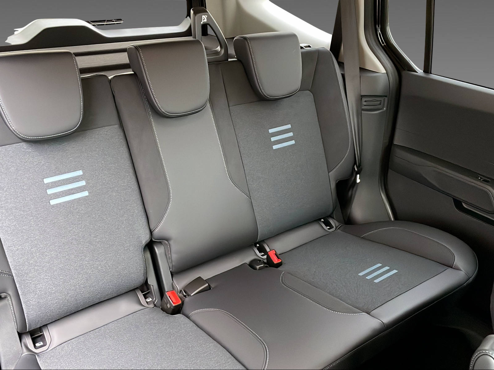 FORD E-Tourneo Courier Active-image-8