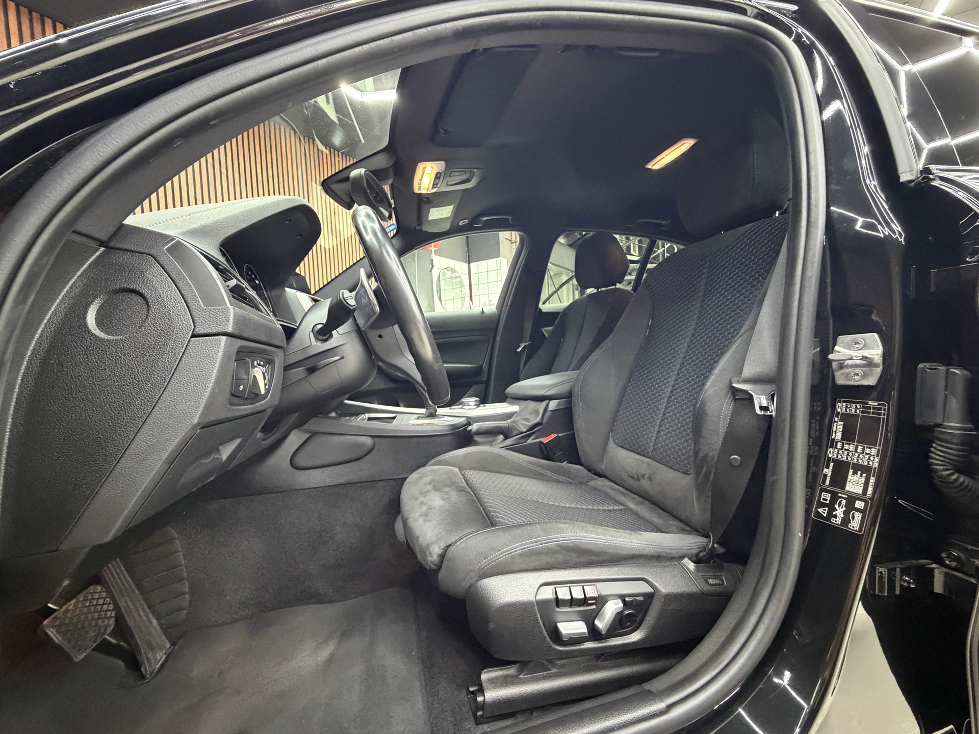 BMW M140i xDrive Steptronic-image-10
