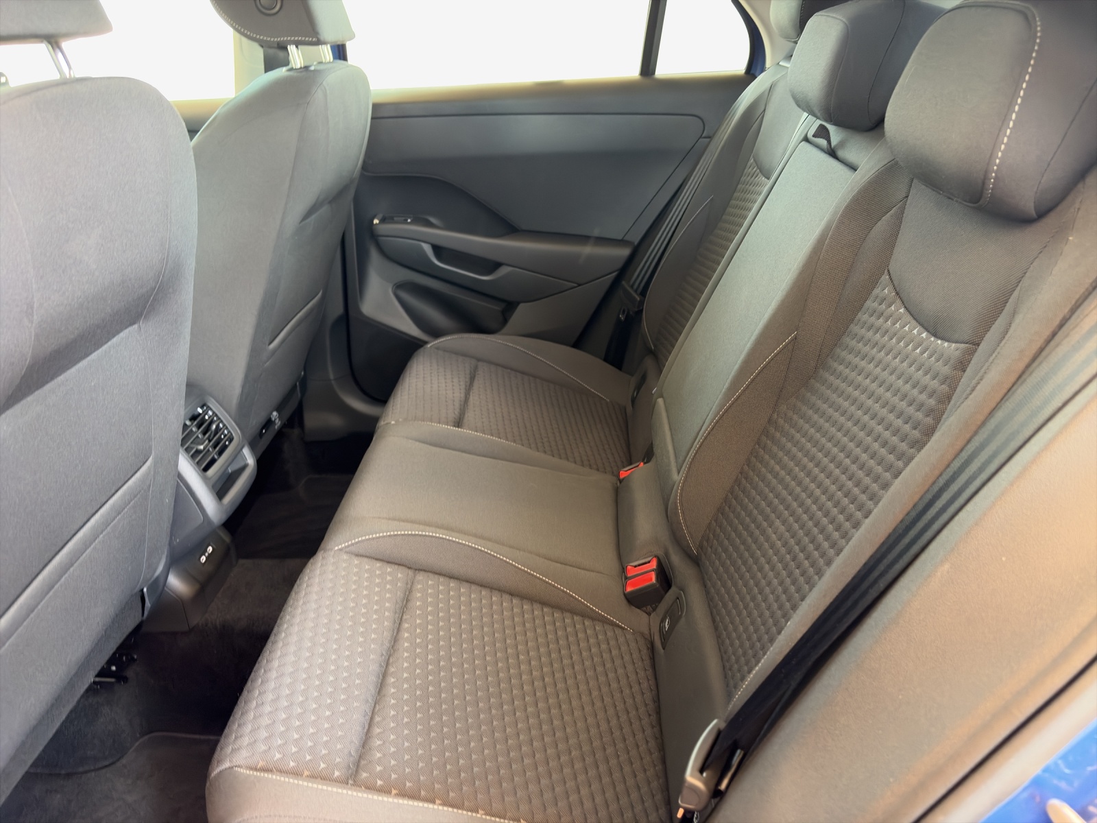 VW T-Roc 1.5 eTSI mHEV Life DSG-image-11